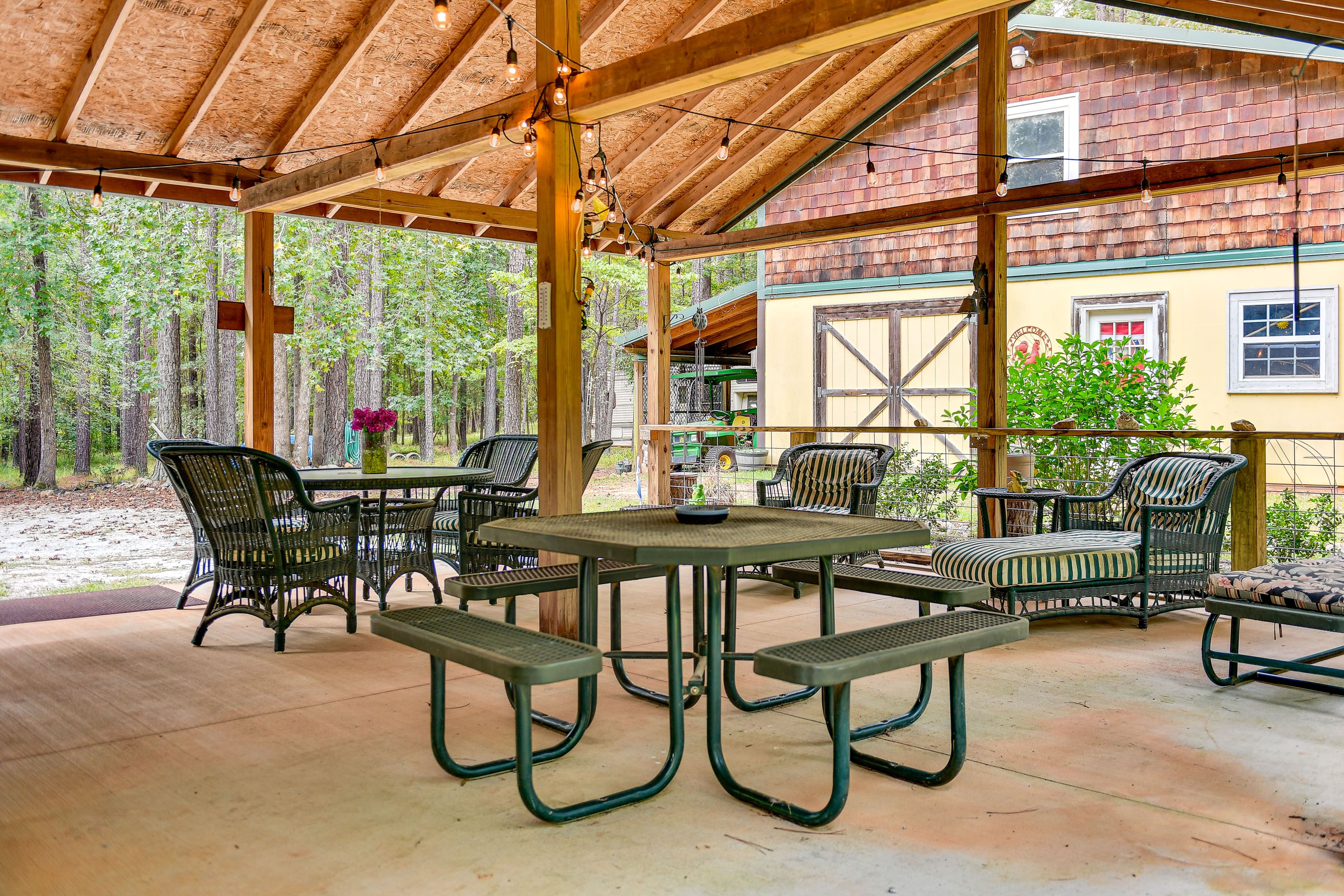 Covered Patio | Outdoor Dining