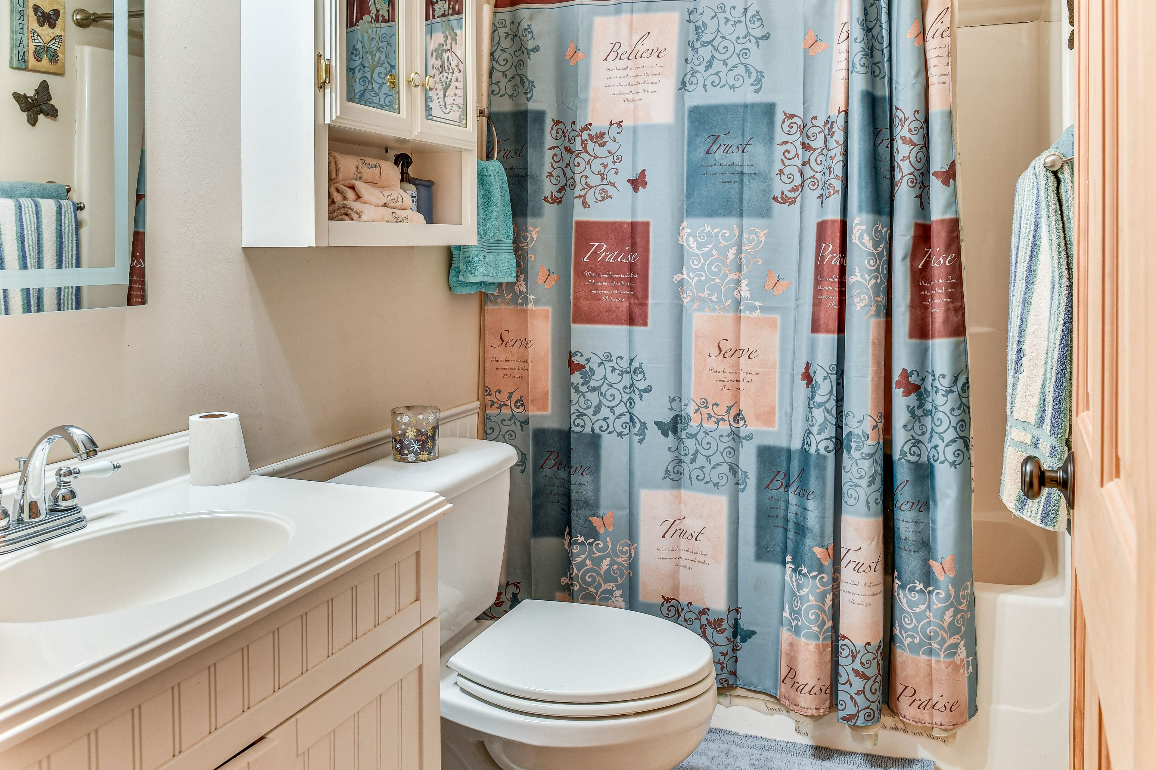 Full Bathroom | Complimentary Toiletries | Hair Dryer