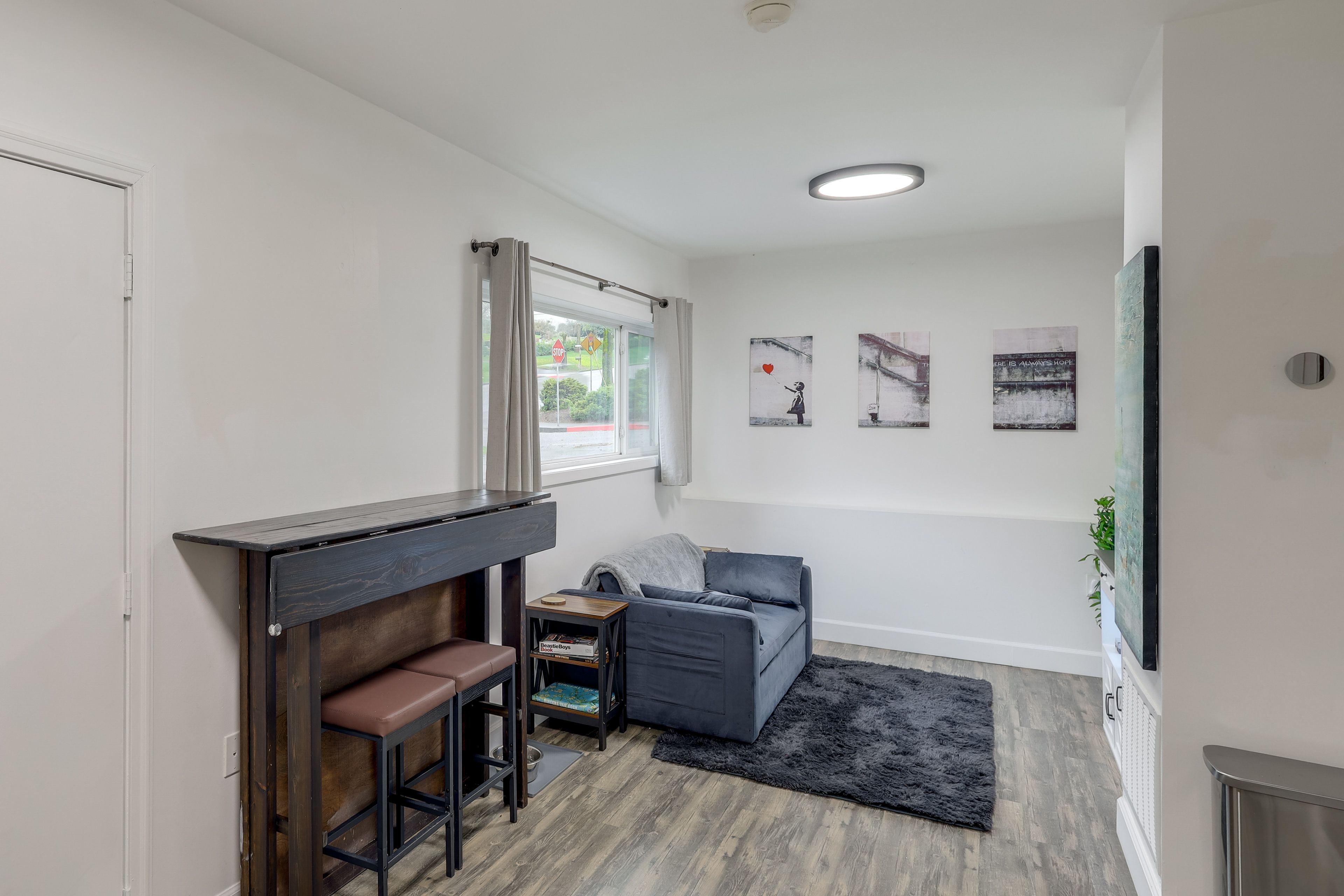 Living Room | Free WiFi | Full Sleeper Sofa