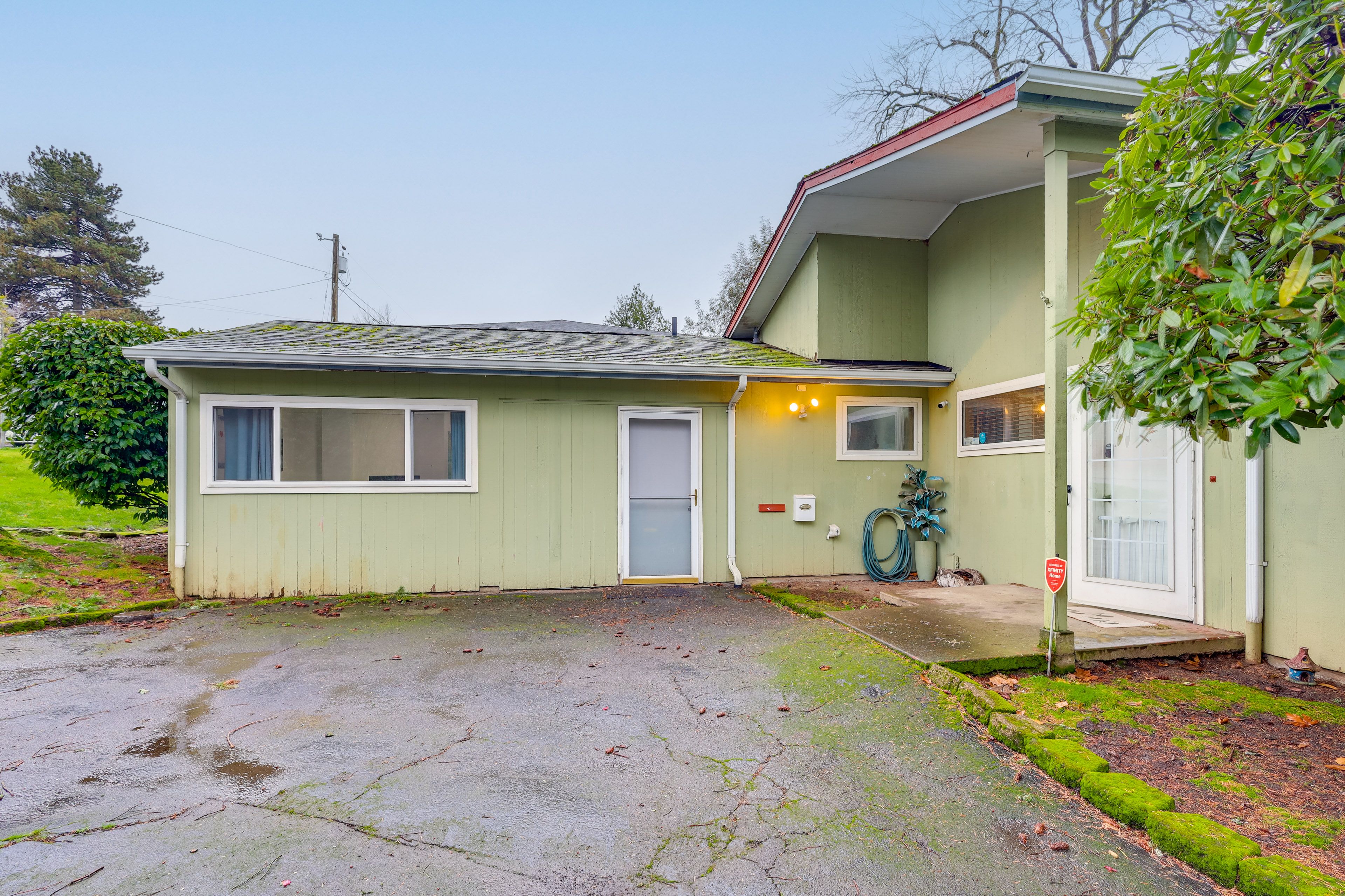 Parking | Free Street Parking (1 Vehicle, First-Come, First-Served)