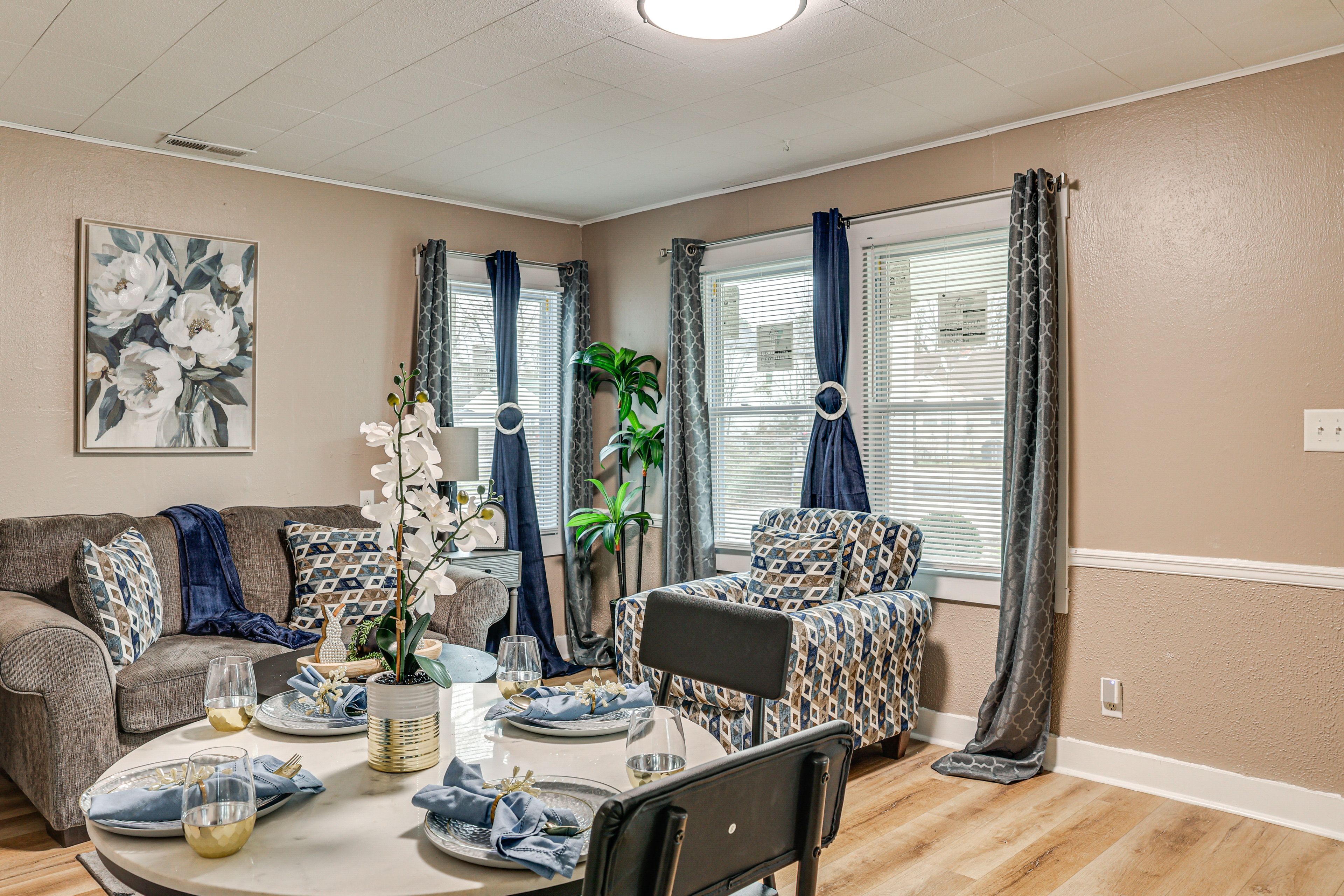 Living Room | Flat-Screen TV | Central Heating & A/C | Free WiFi | Board Games