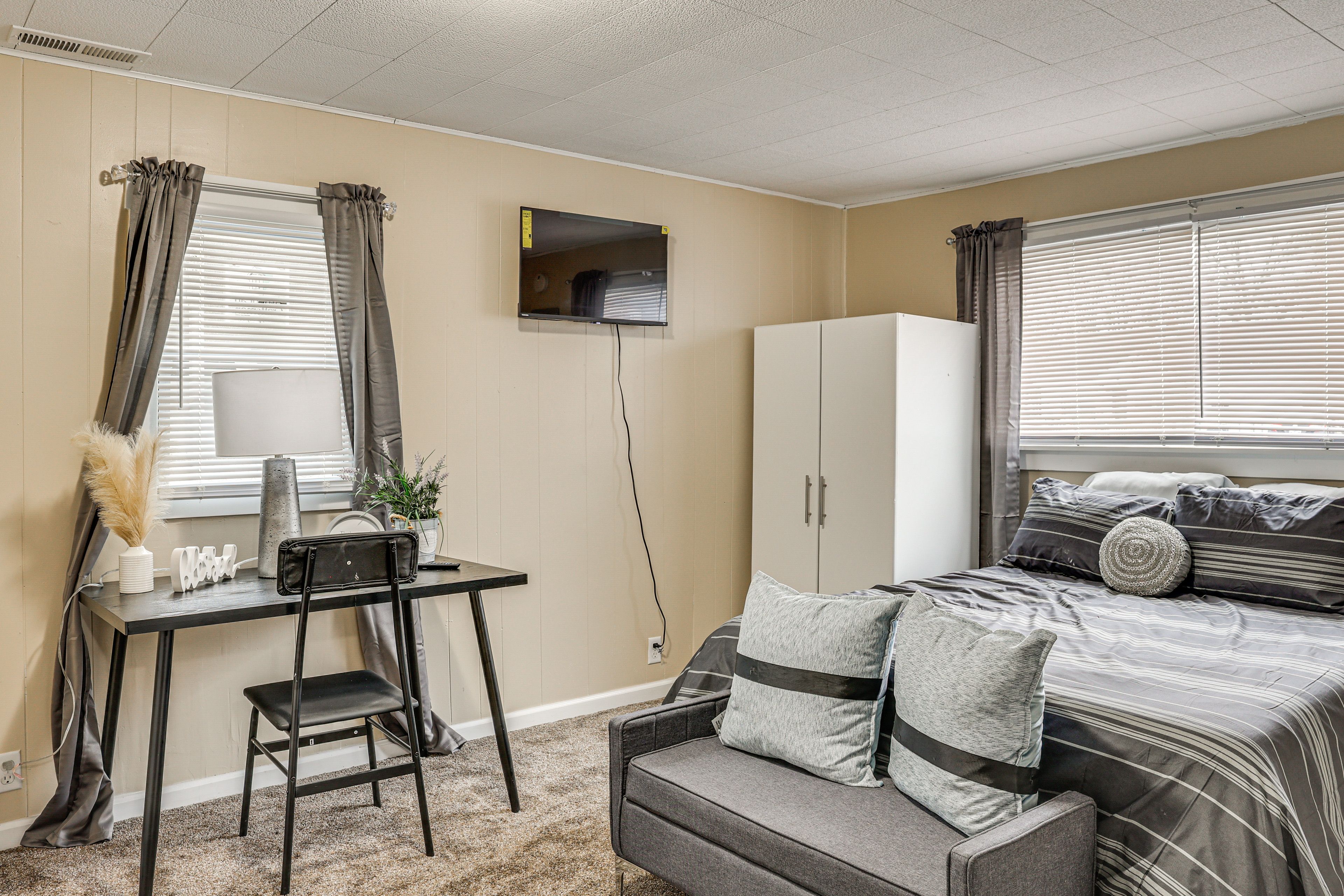 Bedroom 1 | Queen Bed | Linens Provided | Laptop-Friendly Workspace