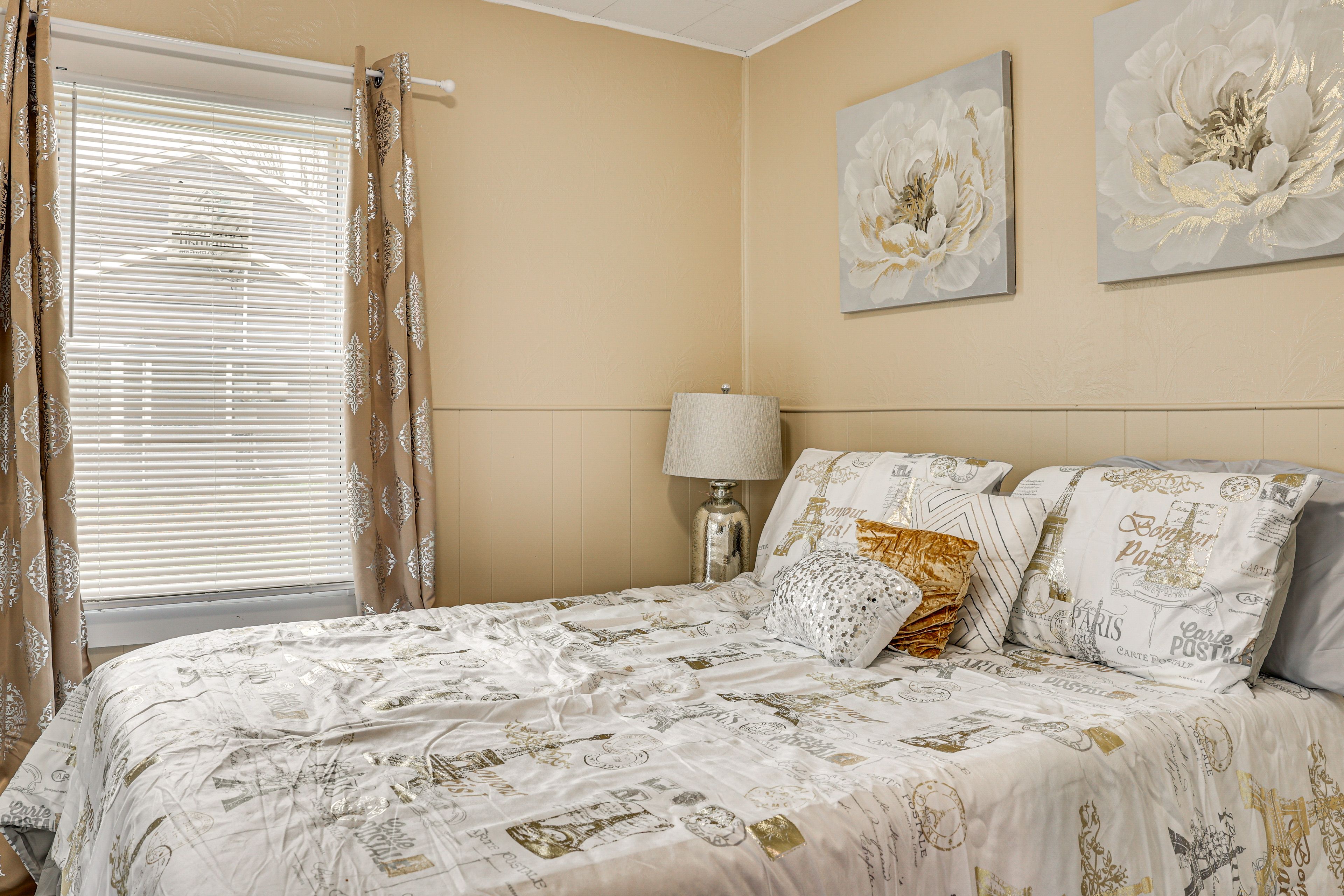 Bedroom 2 | Queen Bed