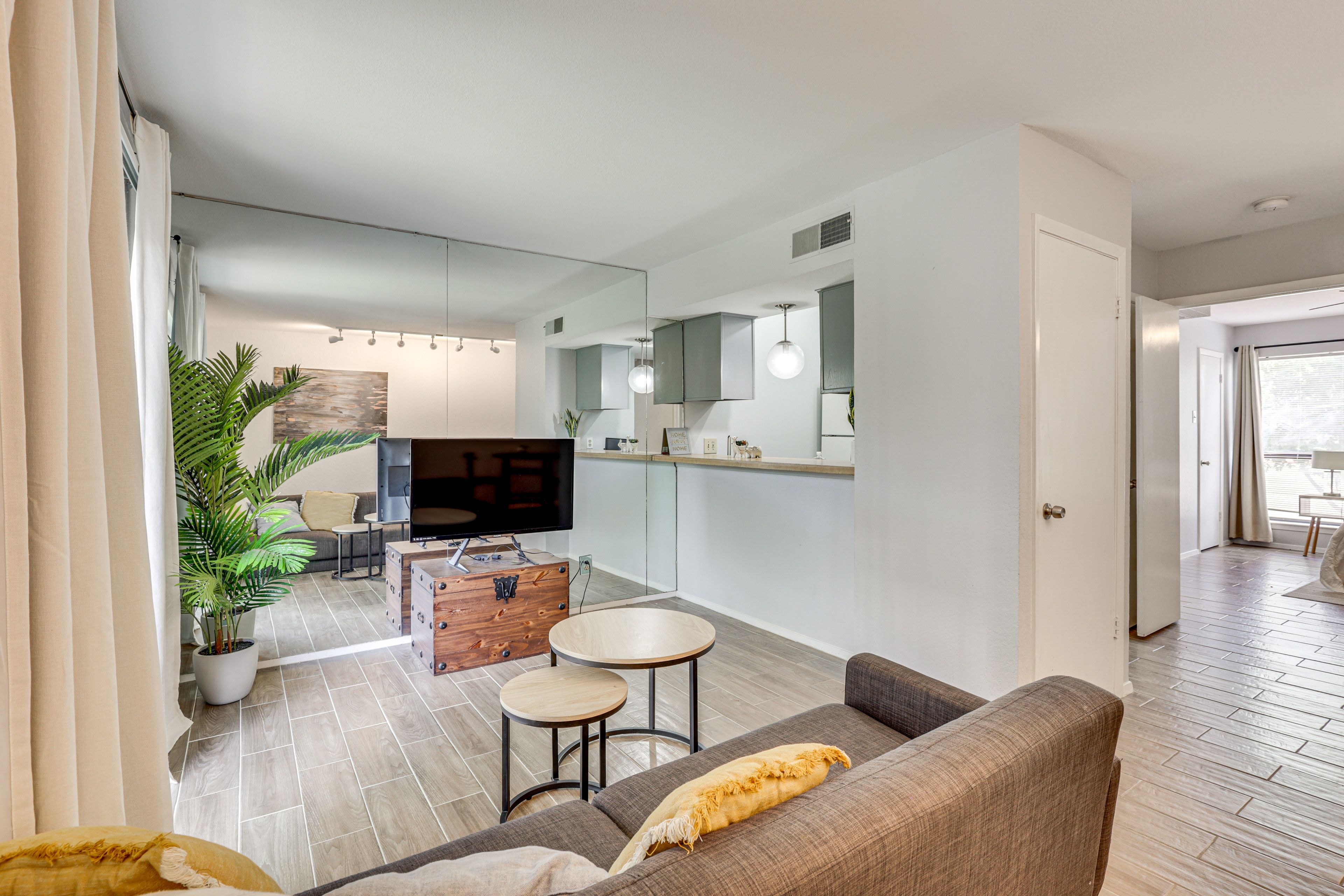 Dallas Vacation Rental | 1BR | 1BA | 500 Sq Ft | Stairs Required