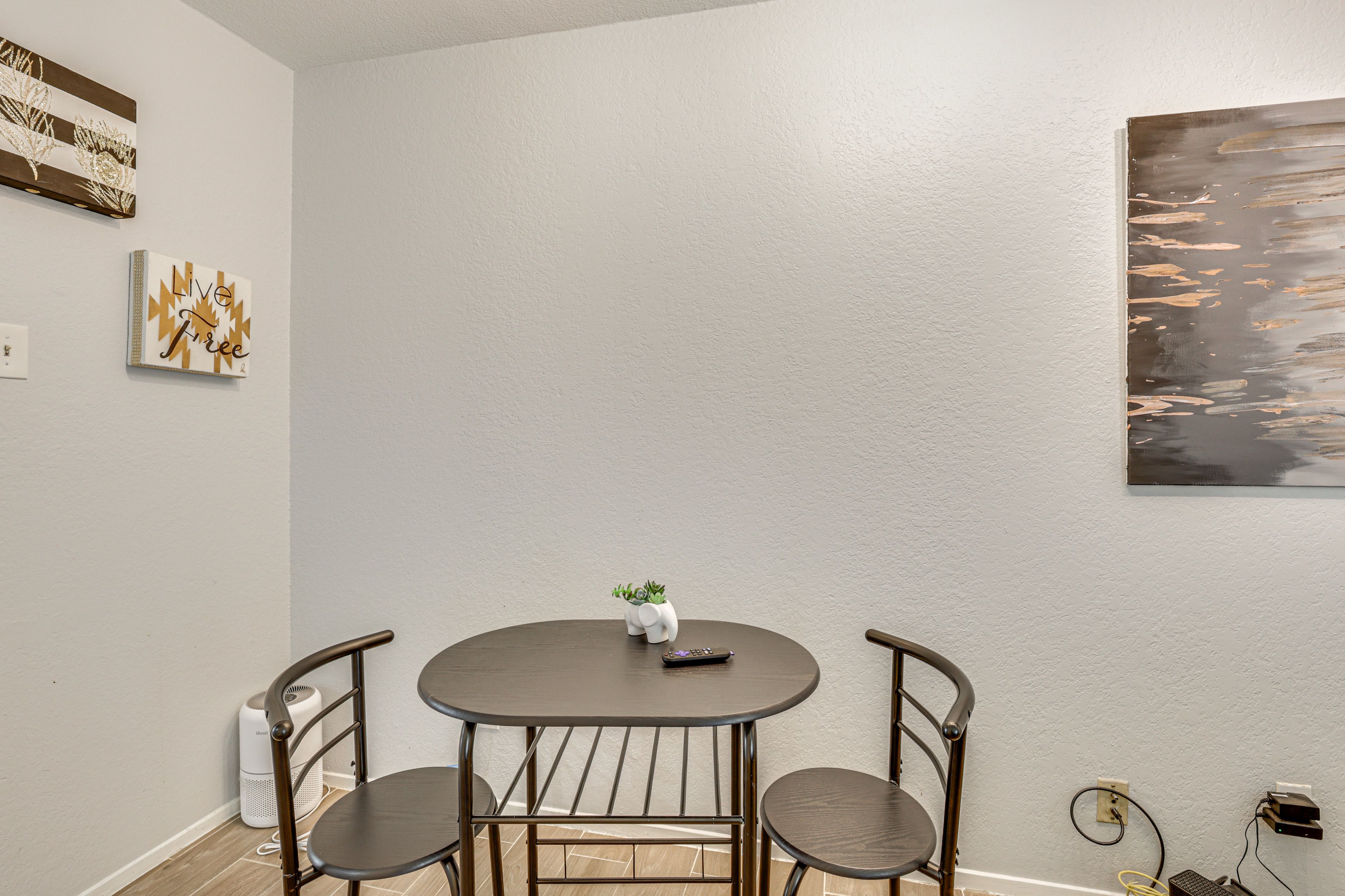 Dining Area | Dishware/Flatware | Central Heating & A/C | Free WiFi