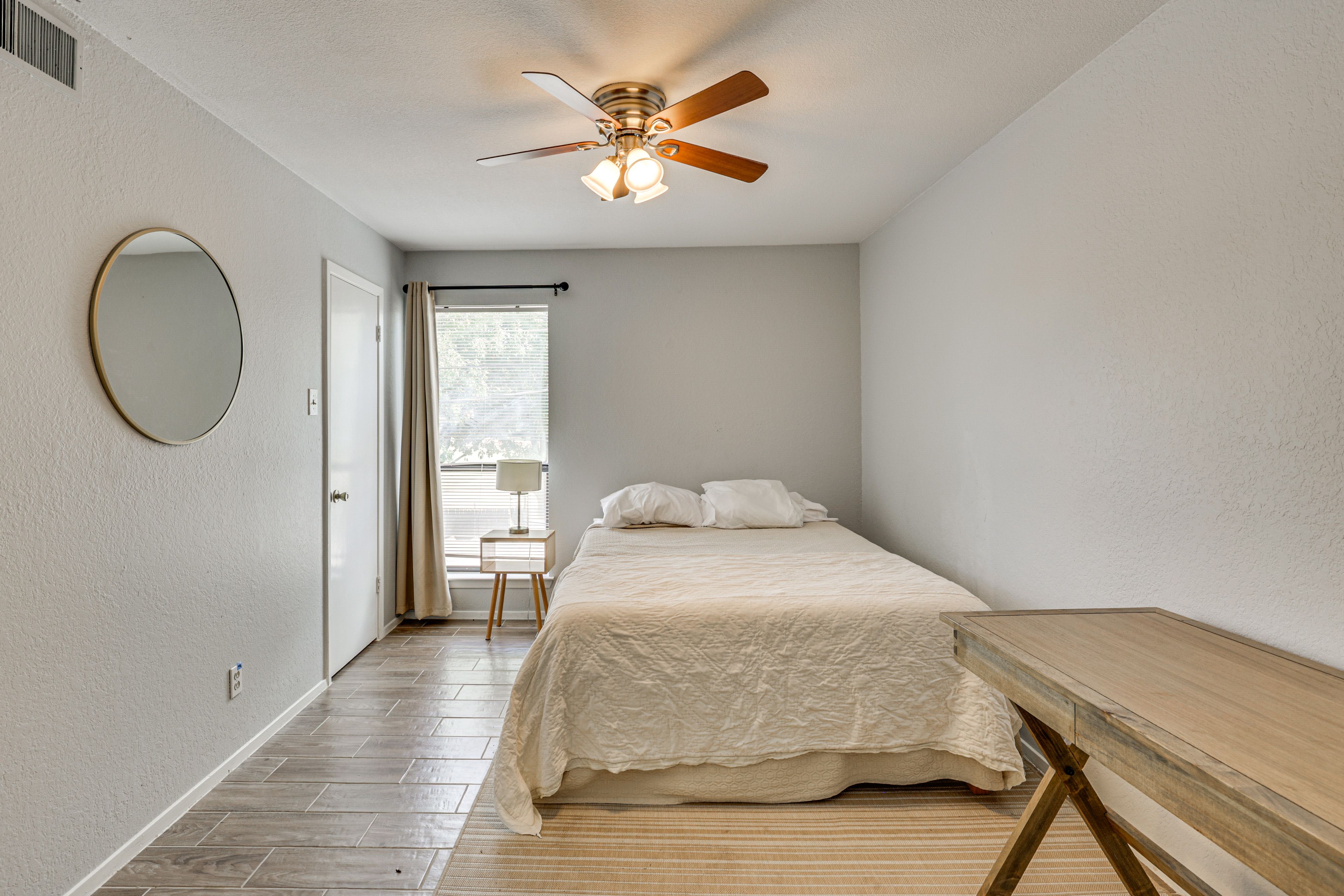 Bedroom | Queen Bed | Linens Provided | Walk-In Closet