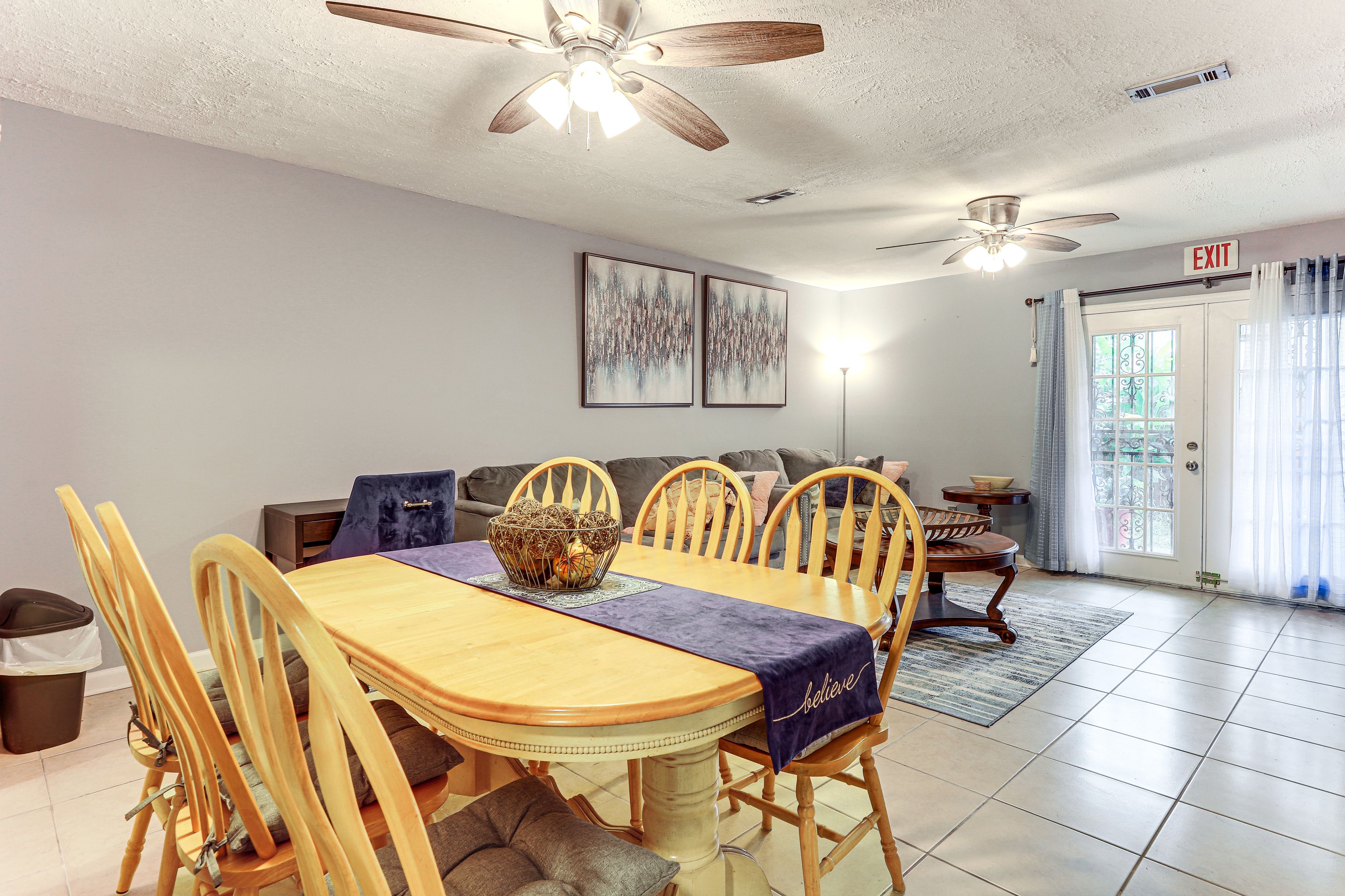 Dining Area | Dishware/Flatware Provided | 1st Floor