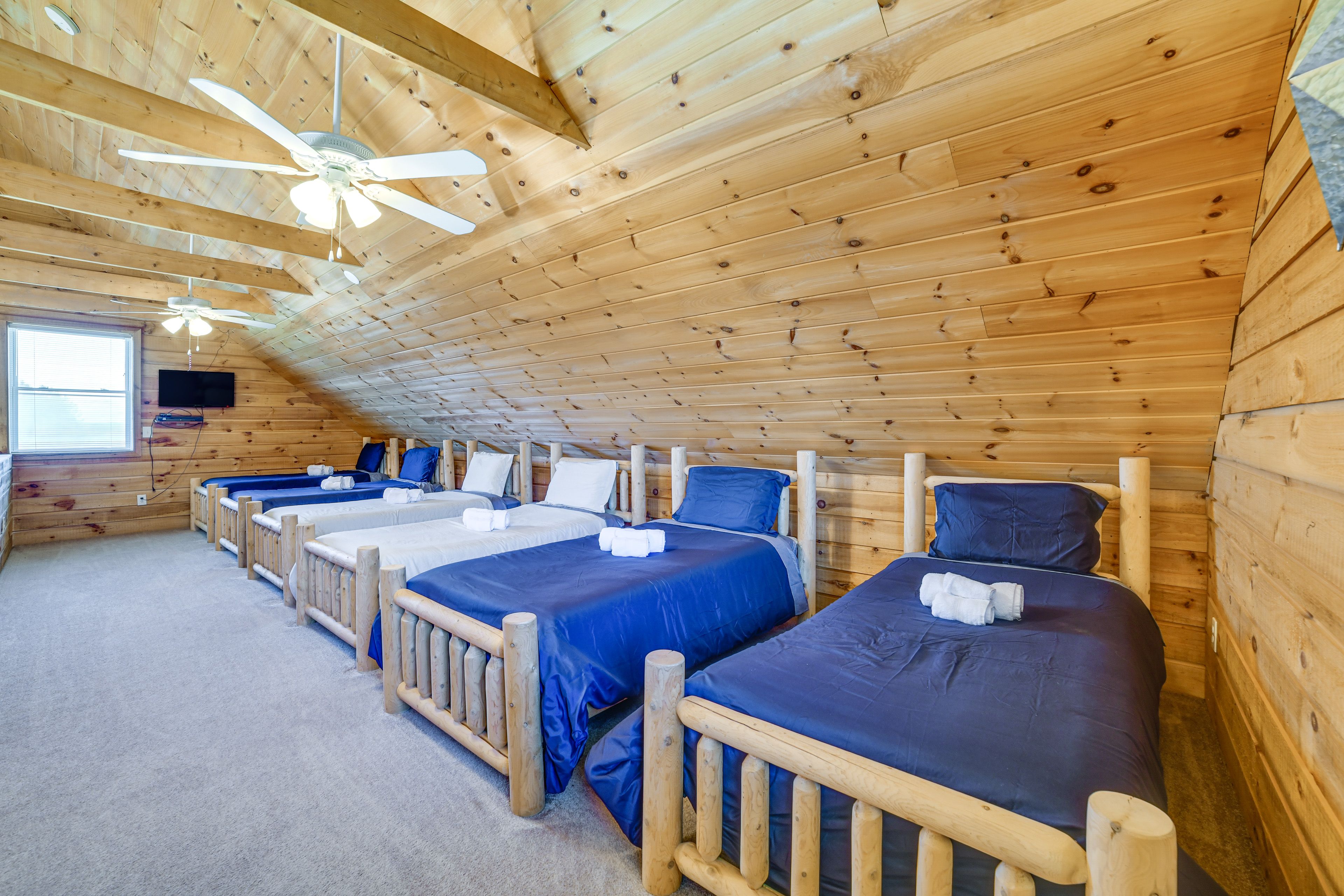 Loft | 6 Twin Beds | 2nd Floor