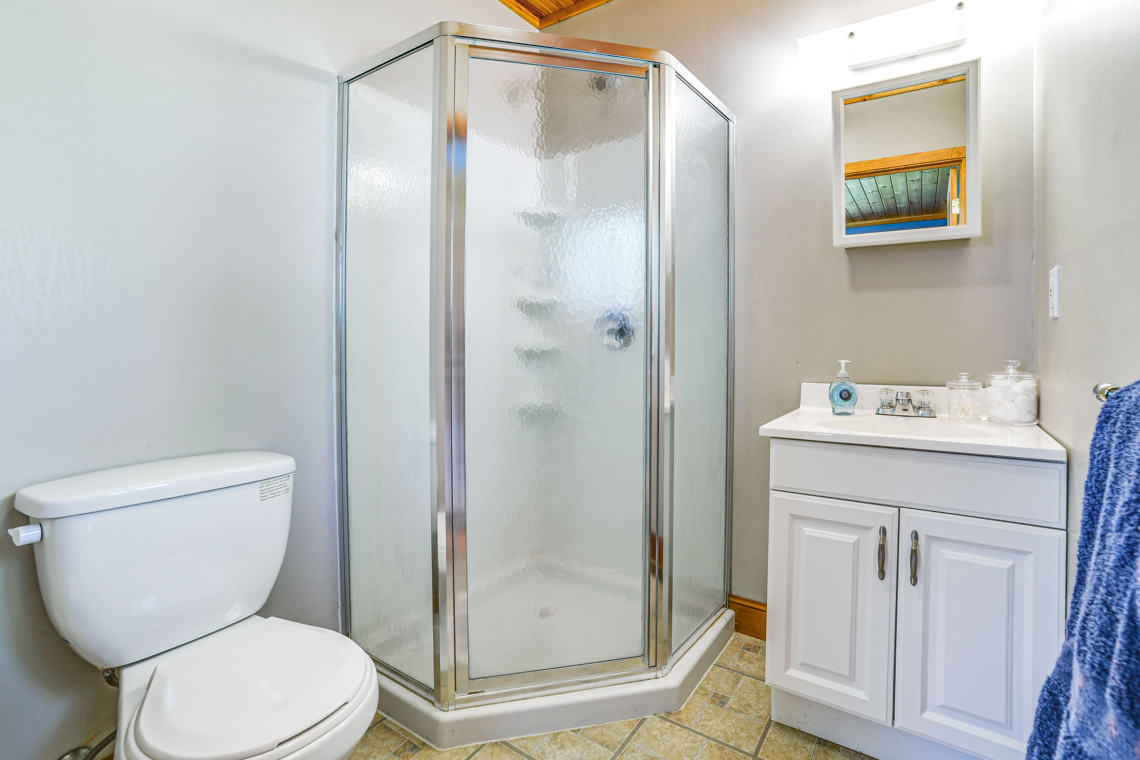 Full Bathroom | 1st Floor
