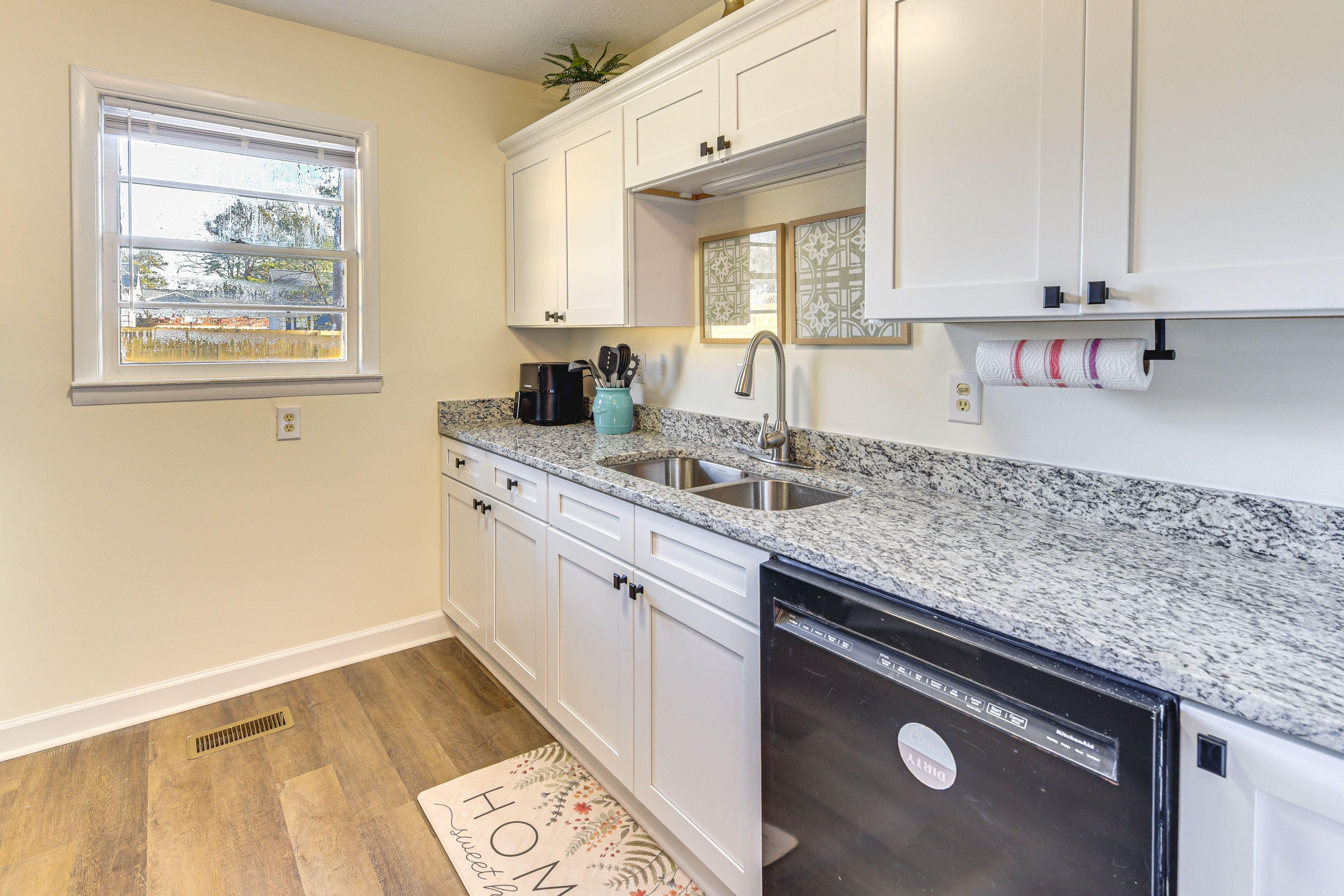 Kitchen | Stove/Oven | Refrigerator