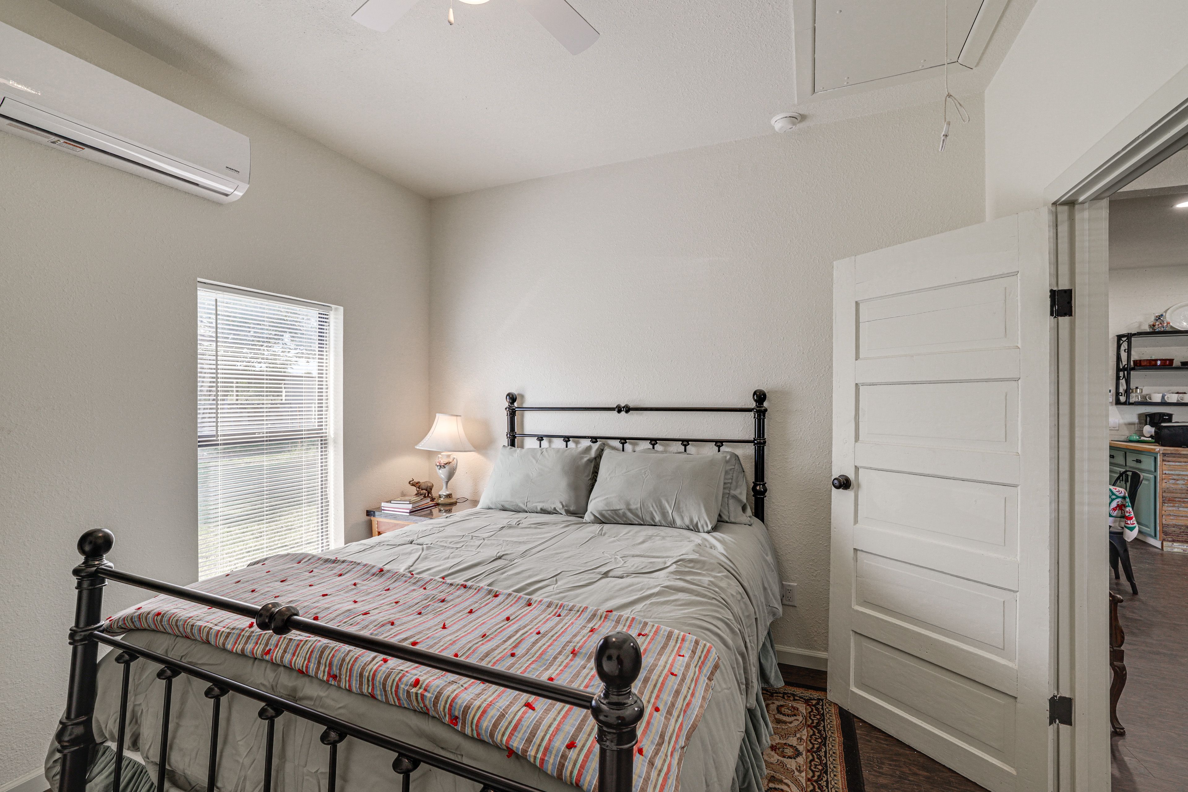 Bedroom 2 | Queen Bed