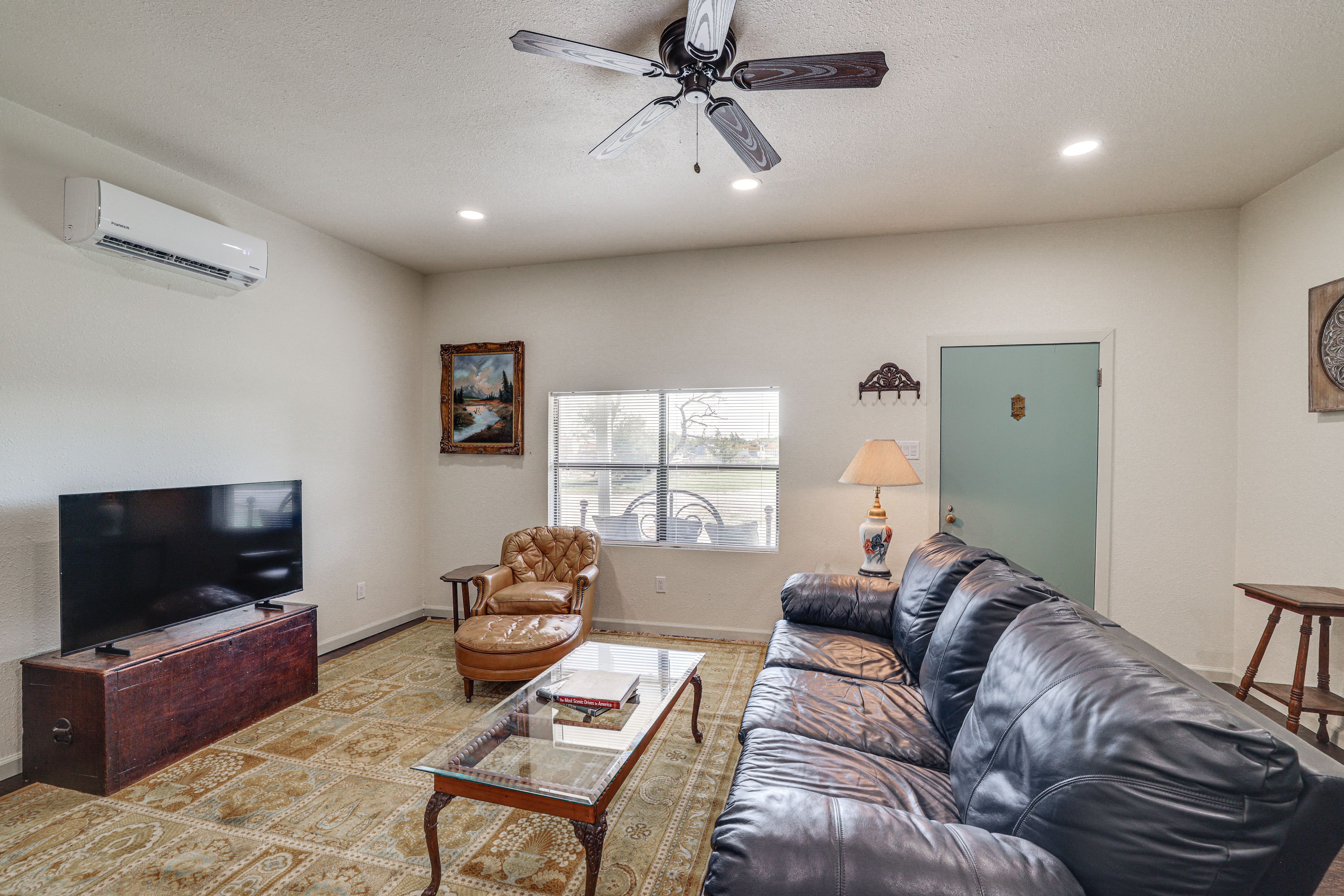 Jacksboro Vacation Rental | 2BR | 2BA | 1,000 Sq Ft | 3 Steps to Enter