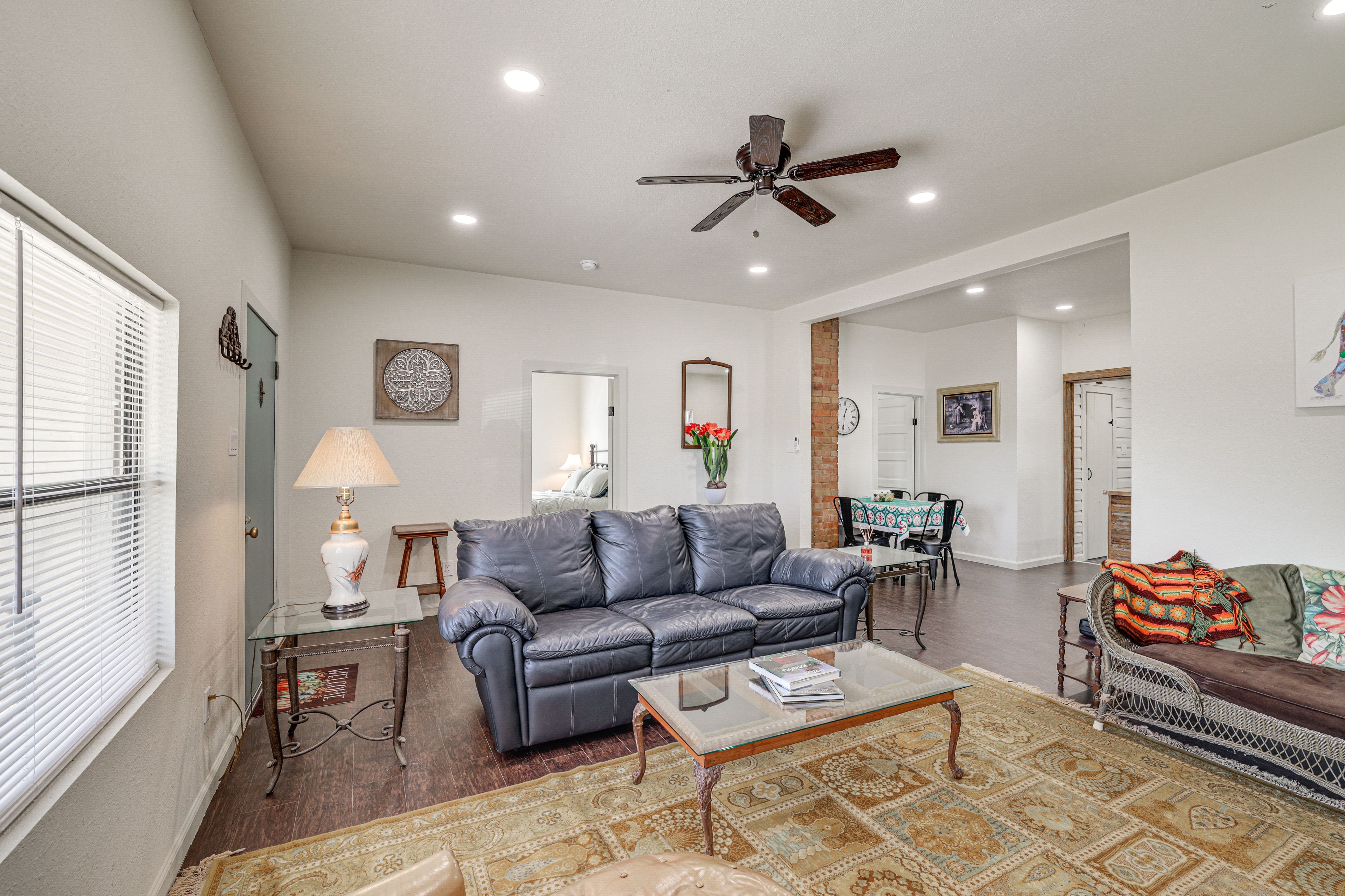 Living Room | Flat-Screen TV