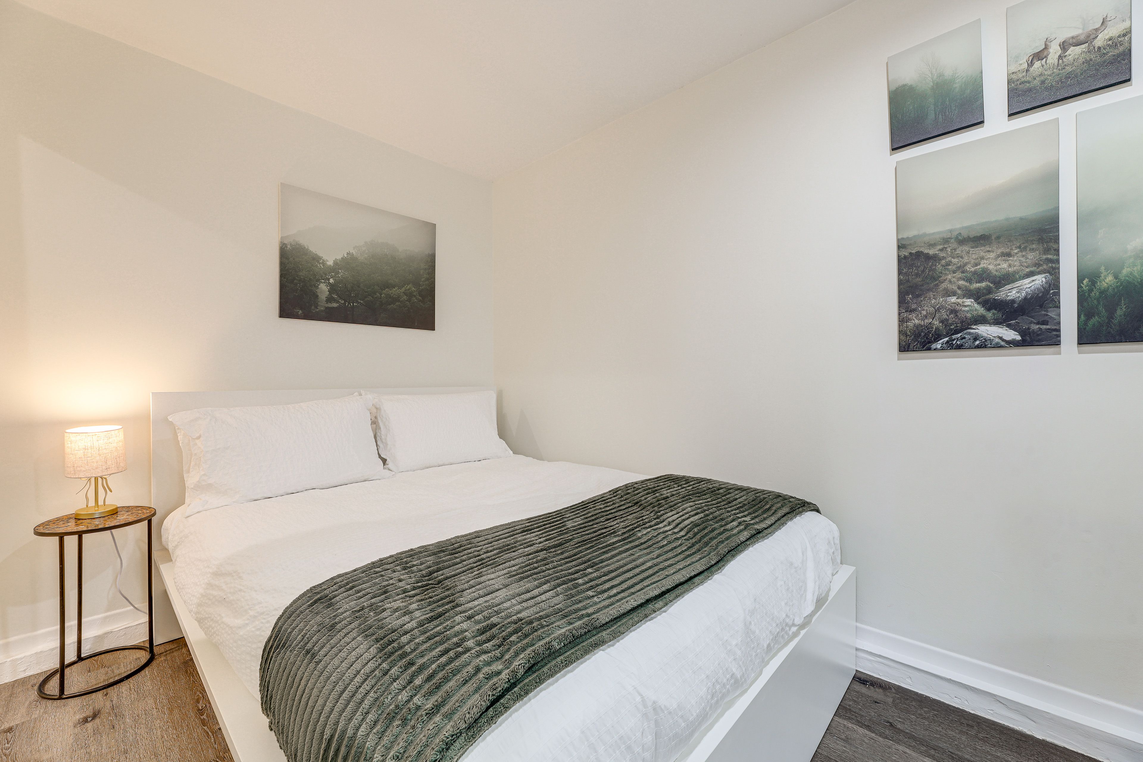 Studio | Queen Bed | Linens Provided