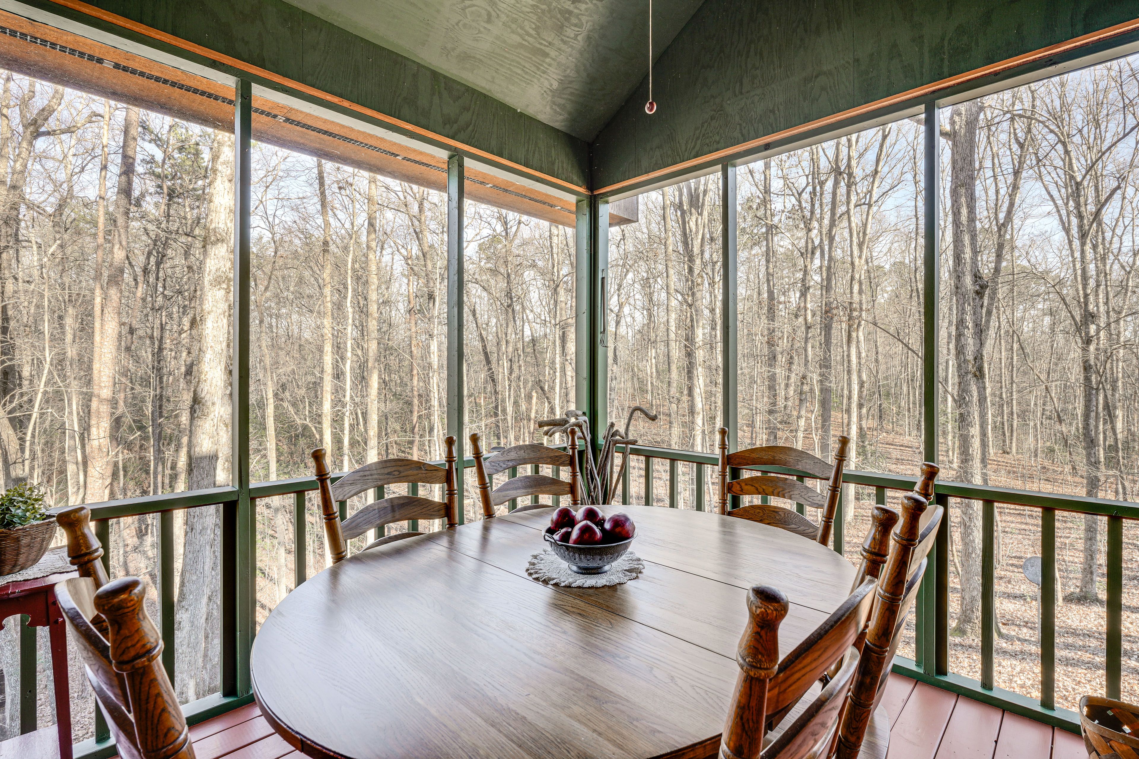 Screened-In Porch | Dining Area
