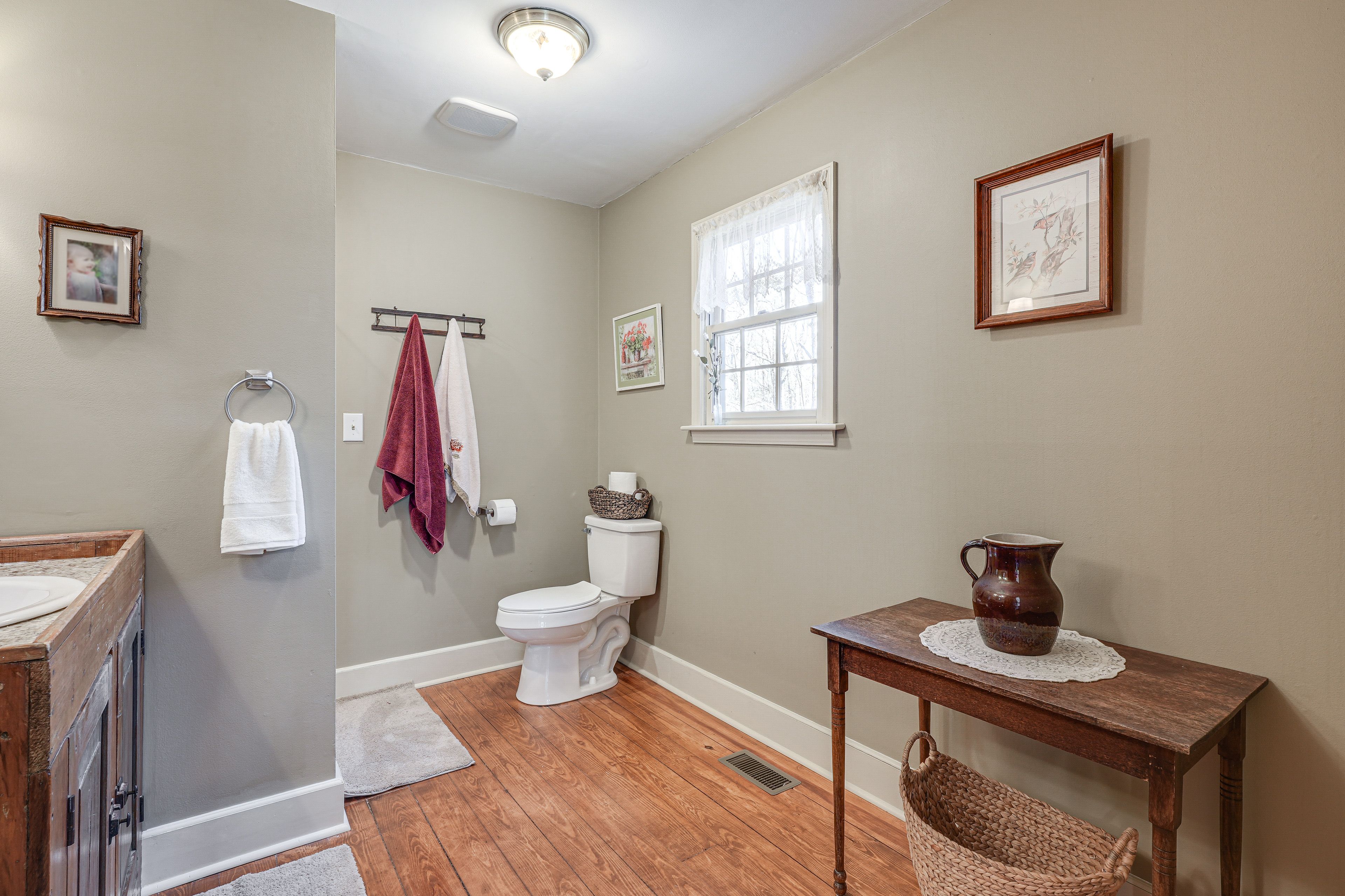 Full Bath | Towels | Hair Dryer | 1st Floor