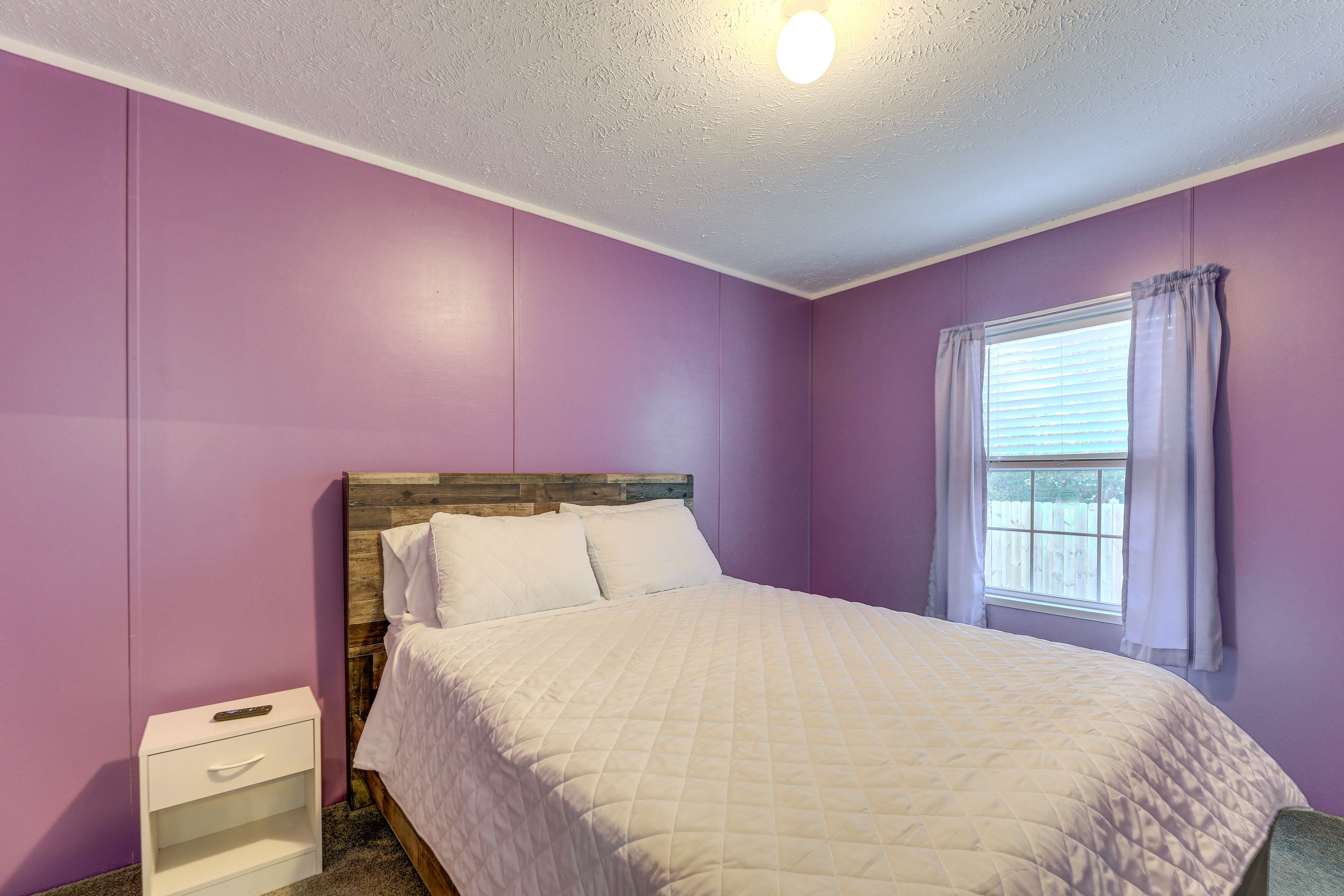 Bedroom 2 | Queen Bed | Smart TV