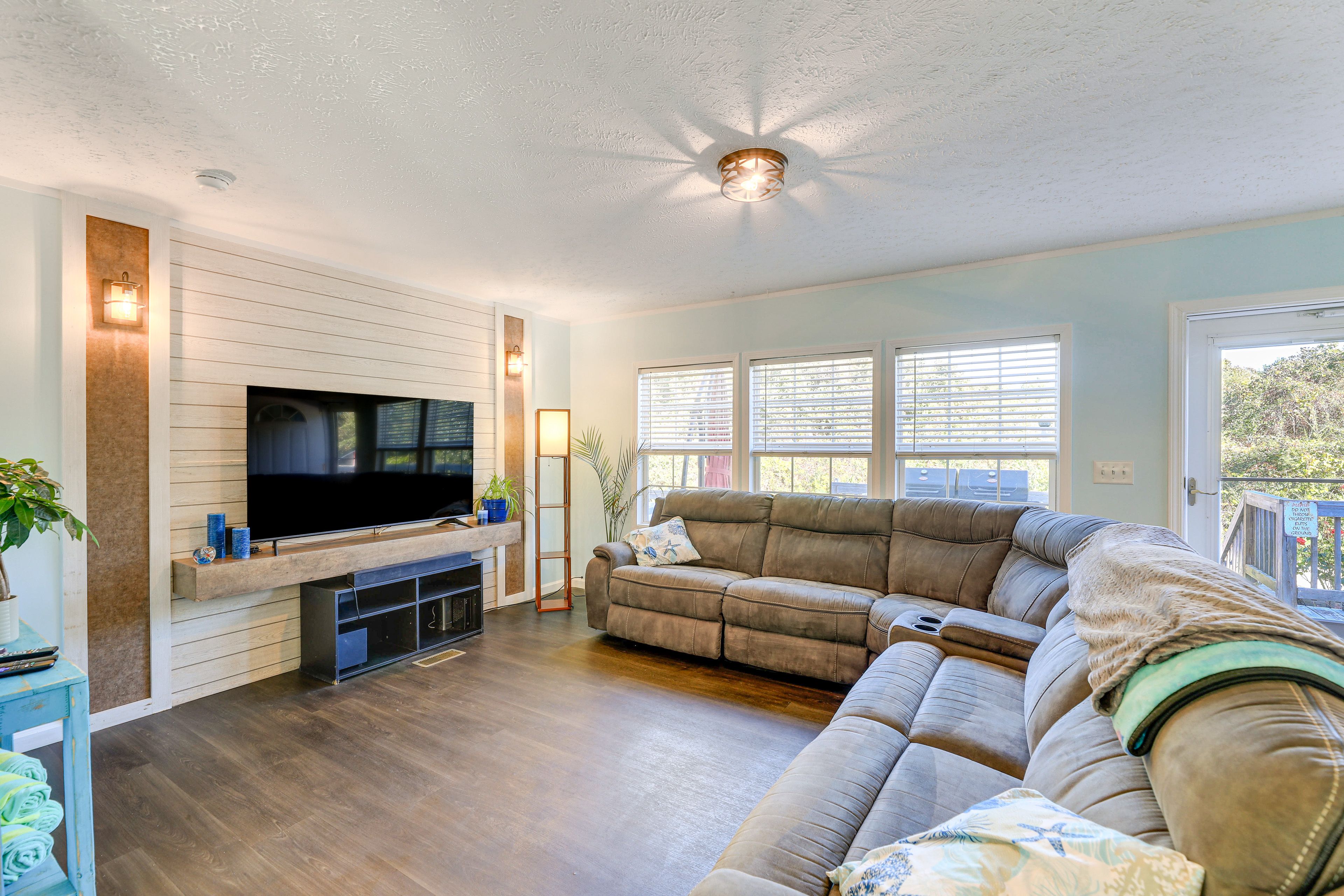 Newport Vacation Rental | 3BR | 2BA | 1,300 Sq Ft | 6 Steps to Enter