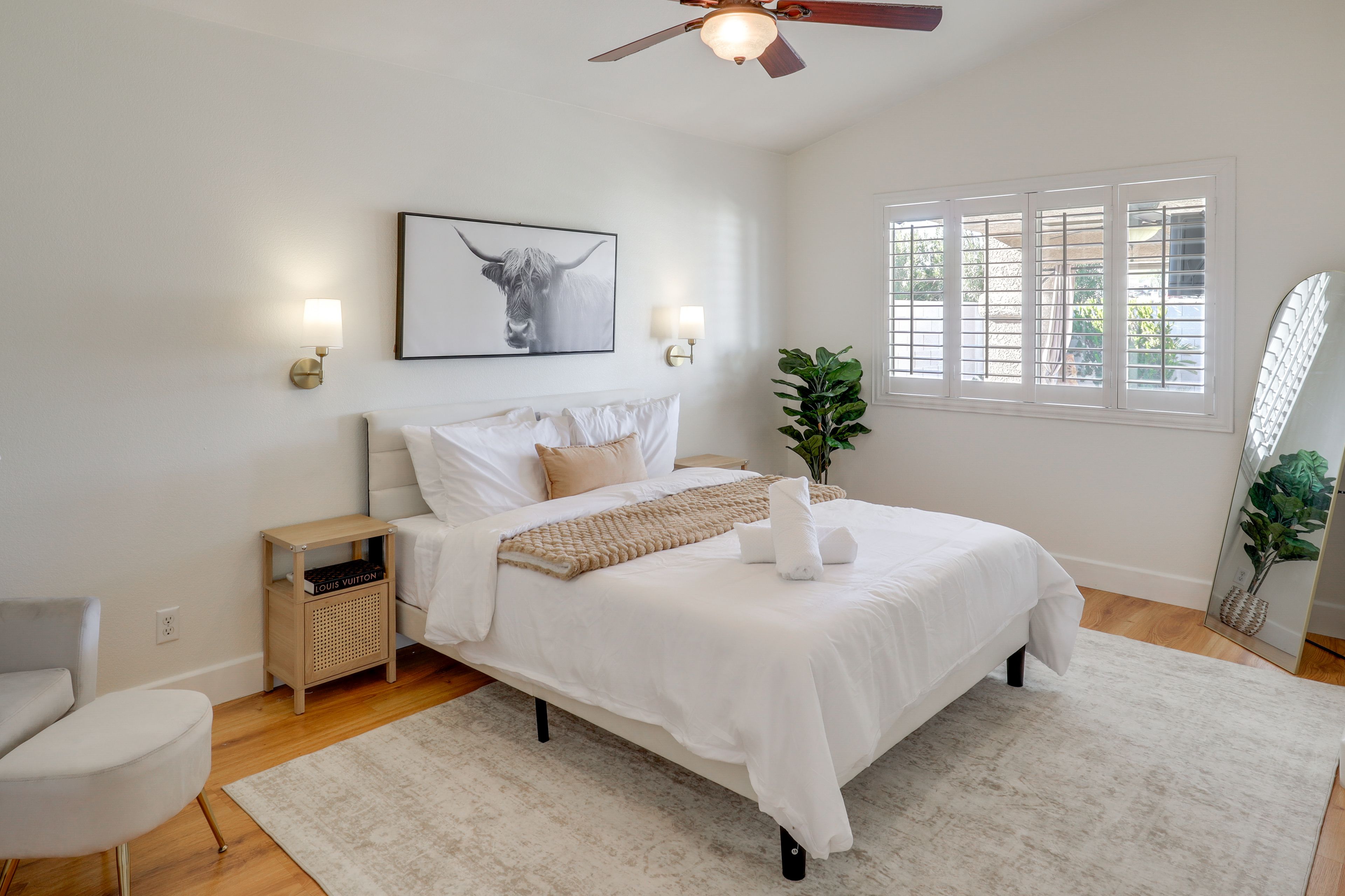 Bedroom 1 | Queen Bed