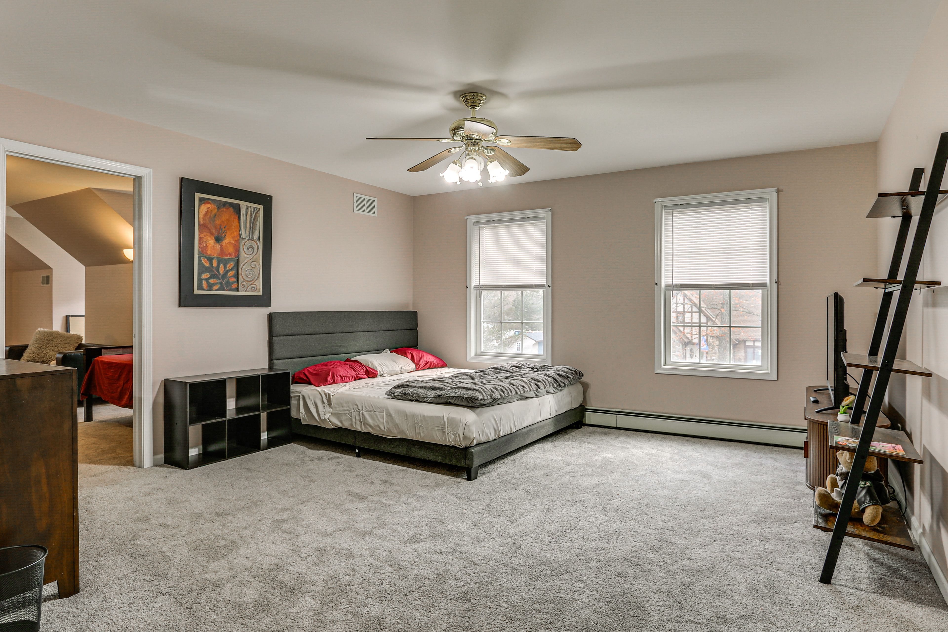 Bedroom 1 | 2nd Floor | King Bed | Queen Bed | 2 Twin Beds | En-Suite Bathroom