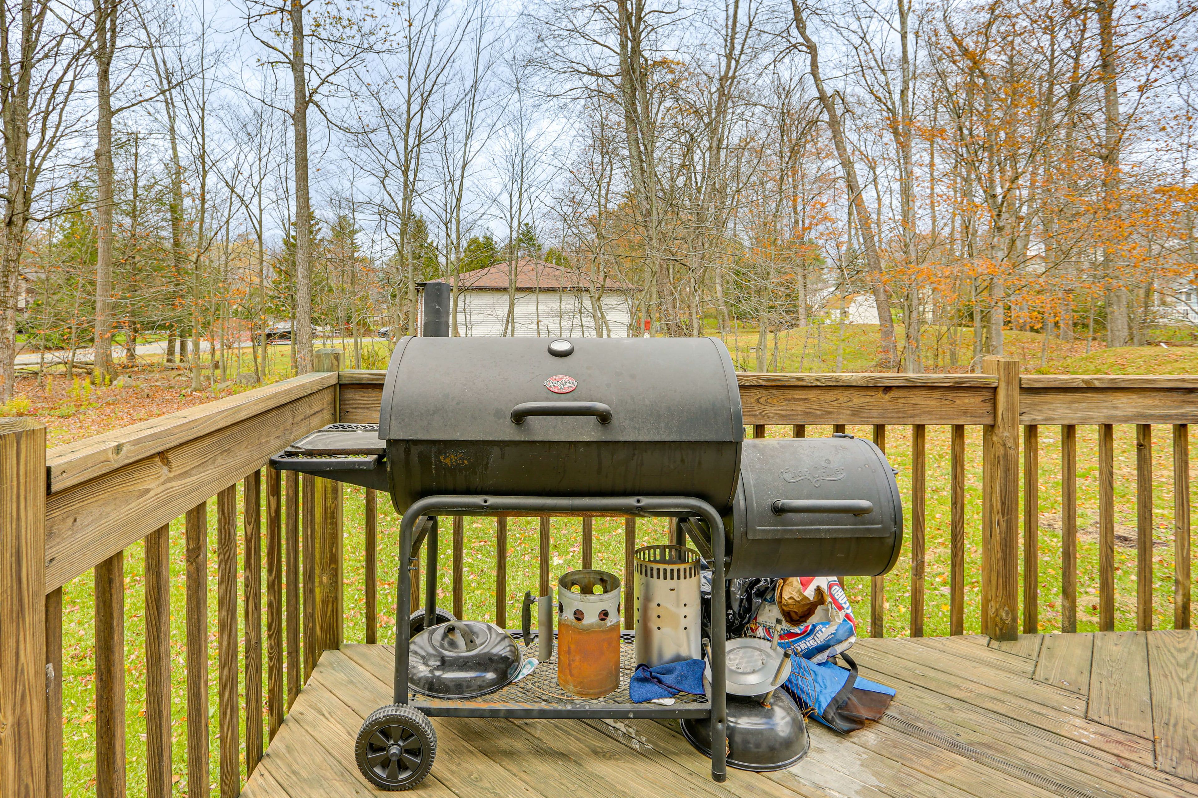 Deck | Charcoal Grill w/ Smoker