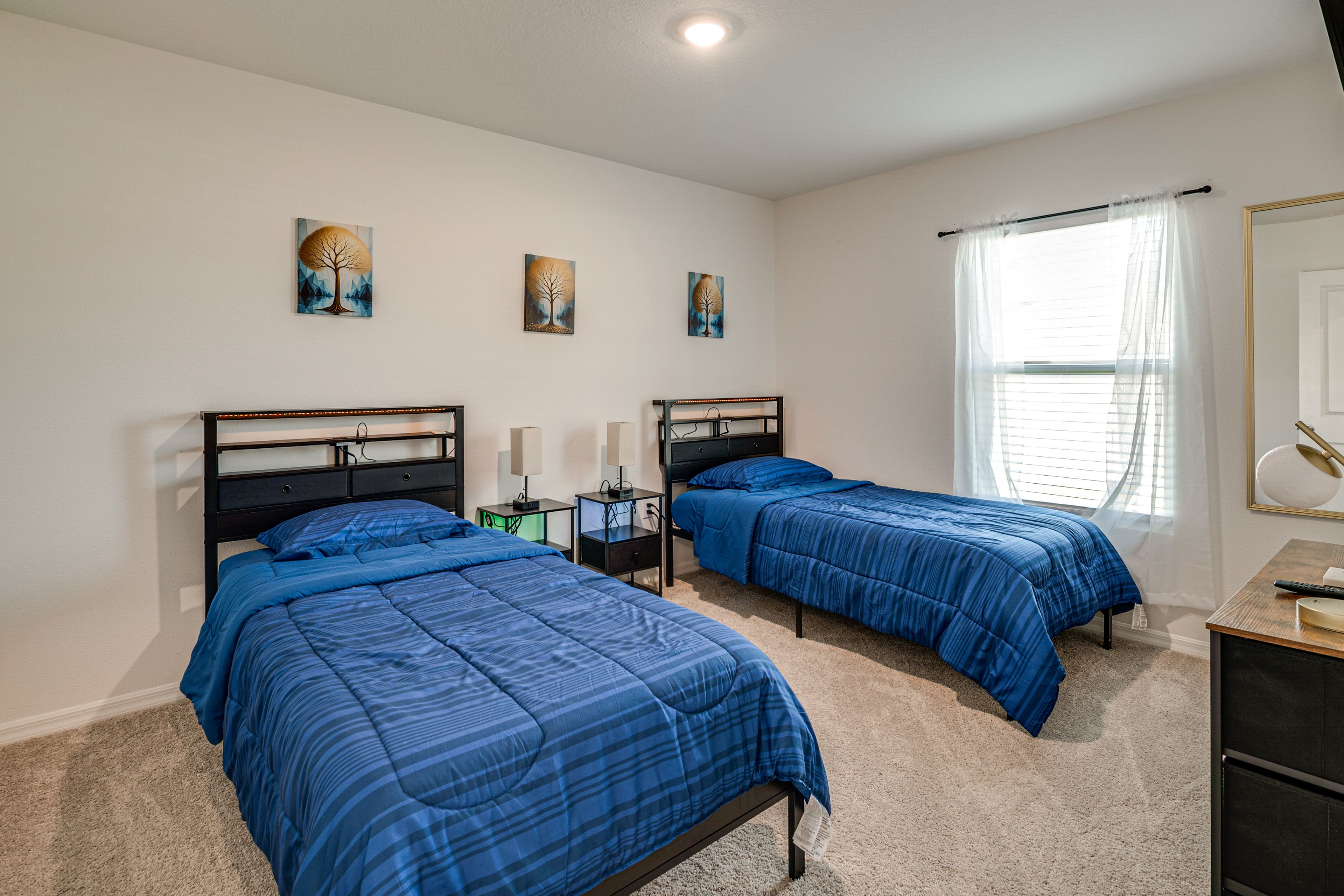 Bedroom 3 | 2 Twin Beds | Smart TV