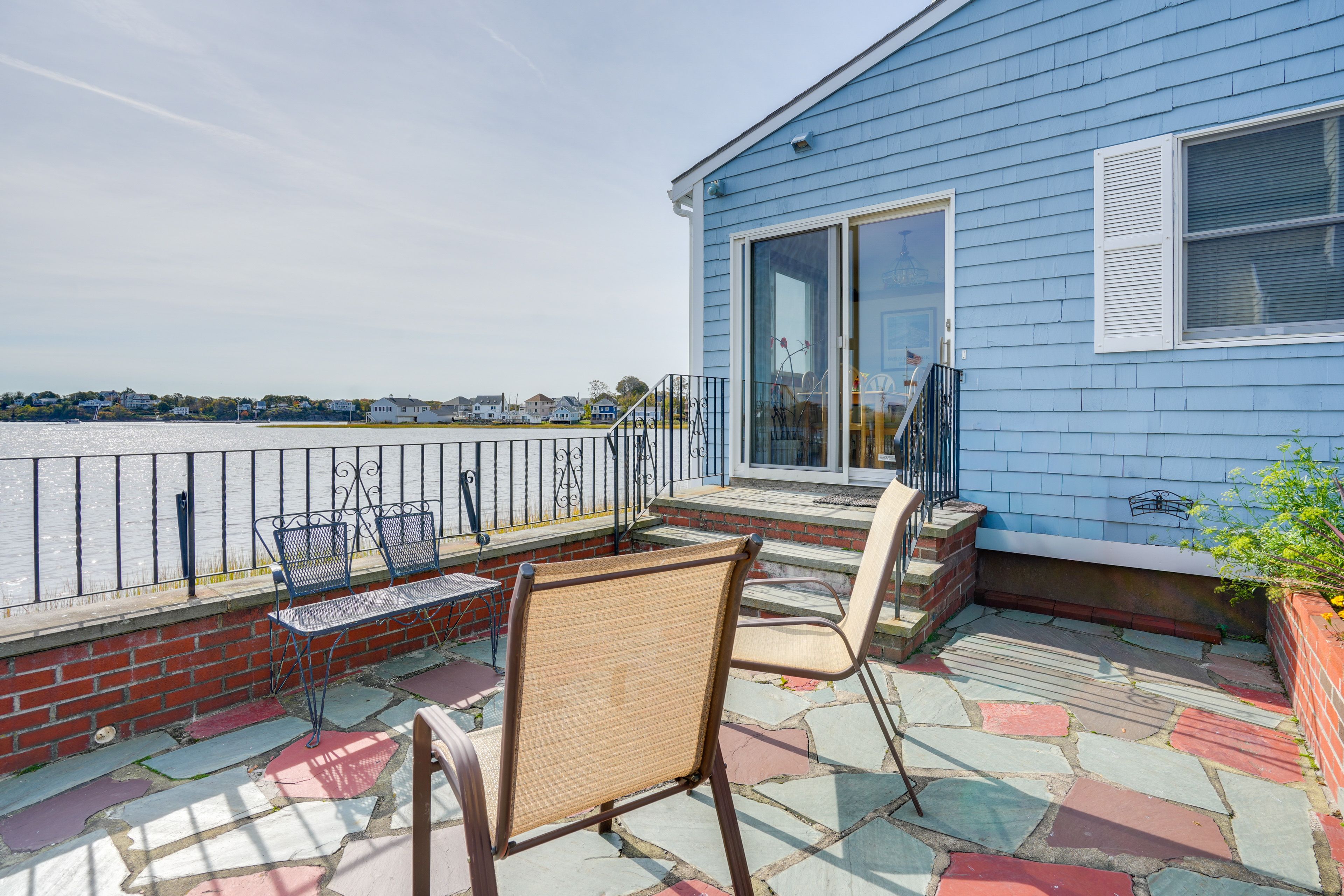 Hull Vacation Rental | 3BR | 2BA | 1,650 Sq Ft | 2 Steps to Enter