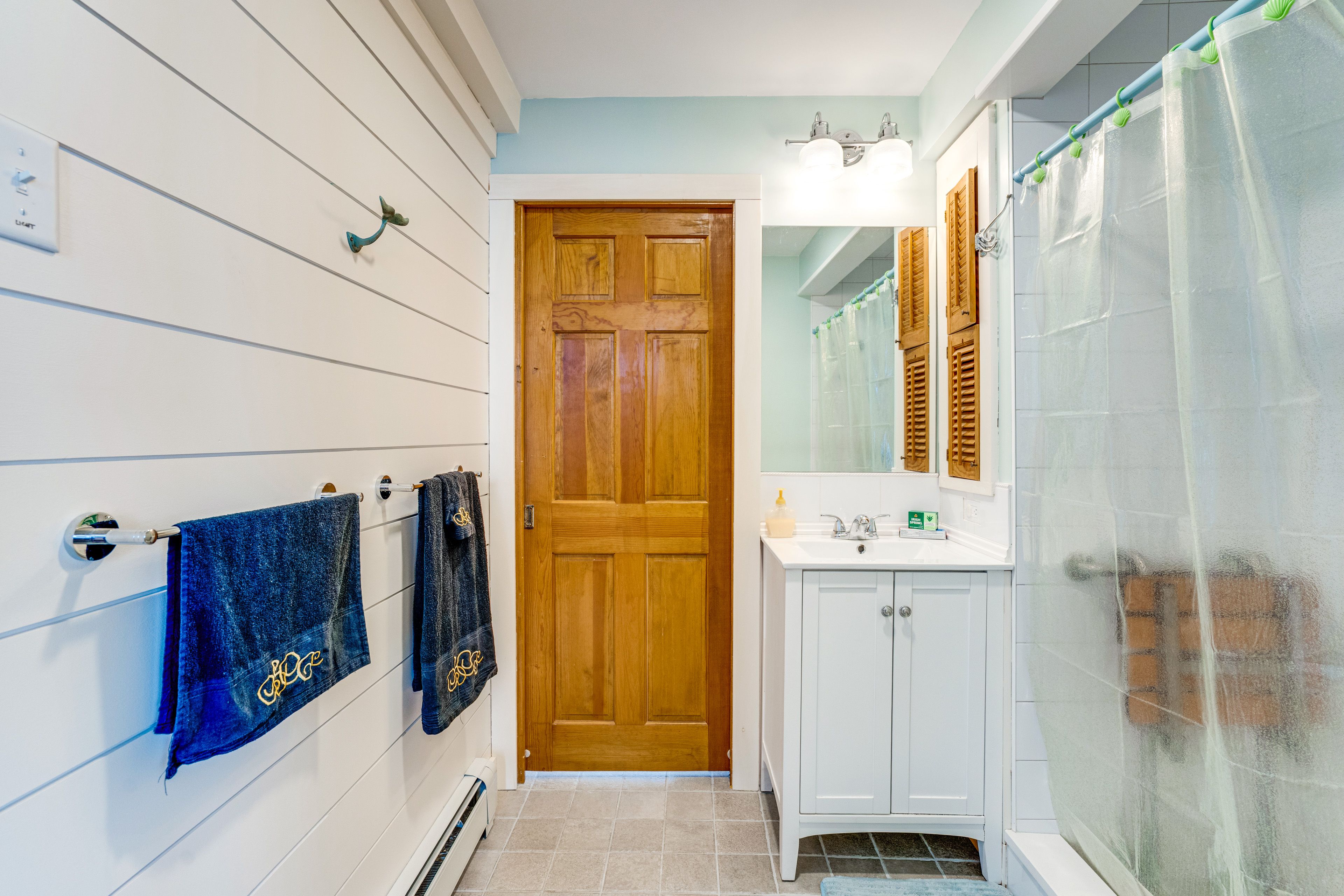 Full Bathroom | 1st Floor