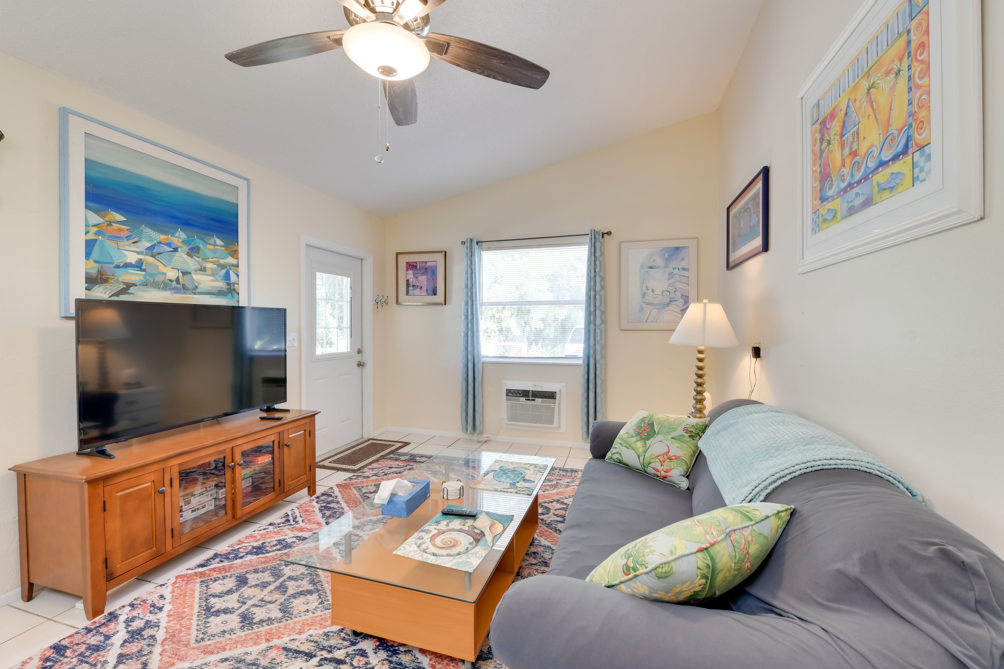 Living Room | Smart TV | Board Games & Books