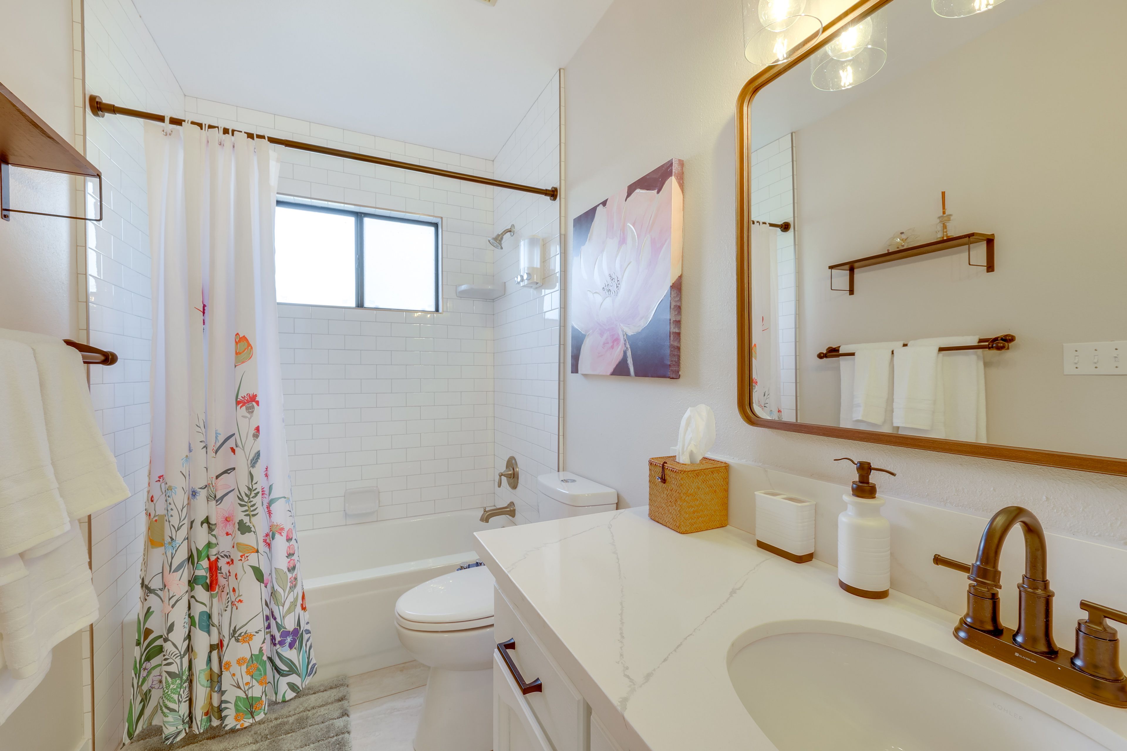 Full Bathroom | Complimentary Toiletries | Hair Dryer