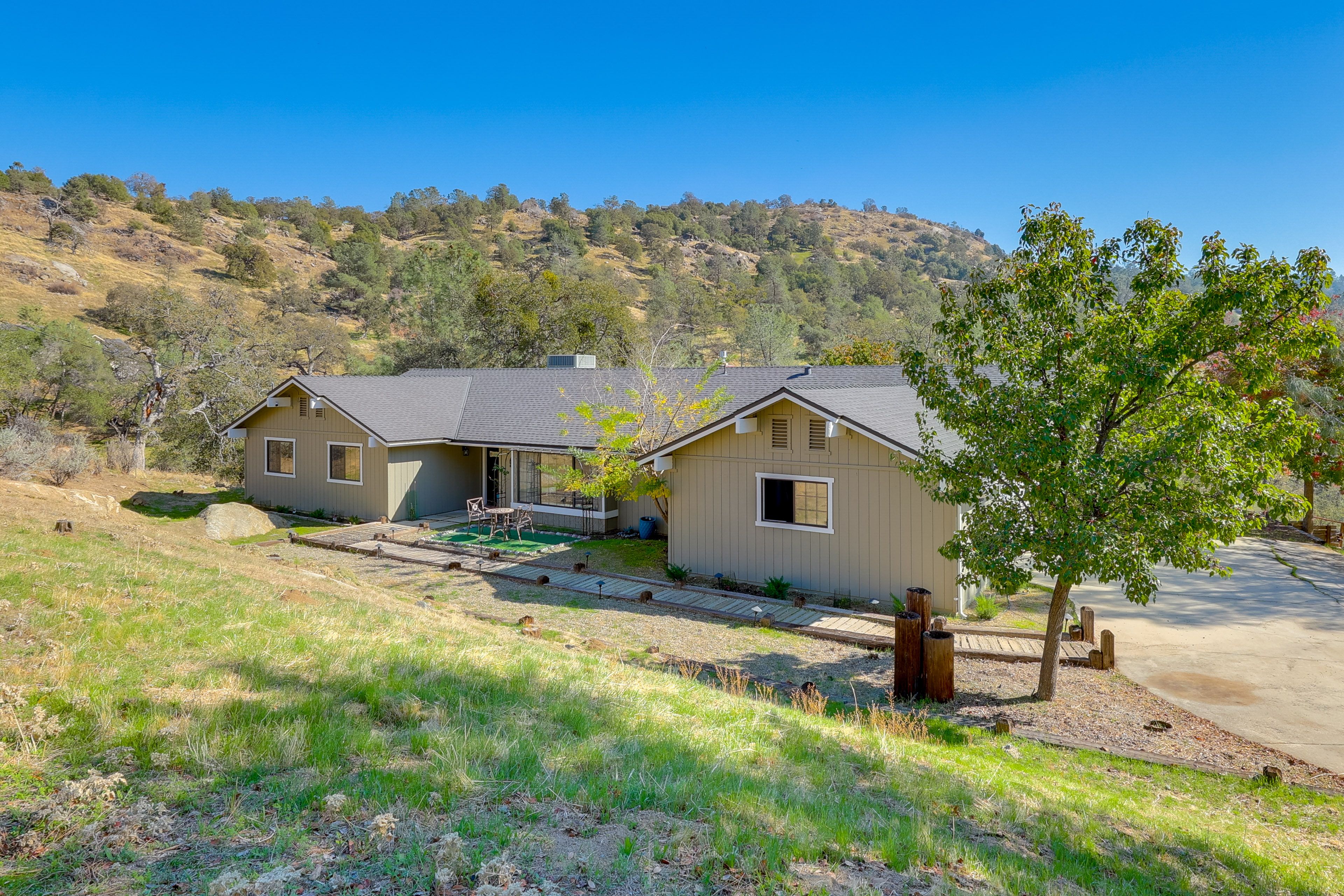 Single-Story House | Self Check-In | 12 Mi to Hensley Lake