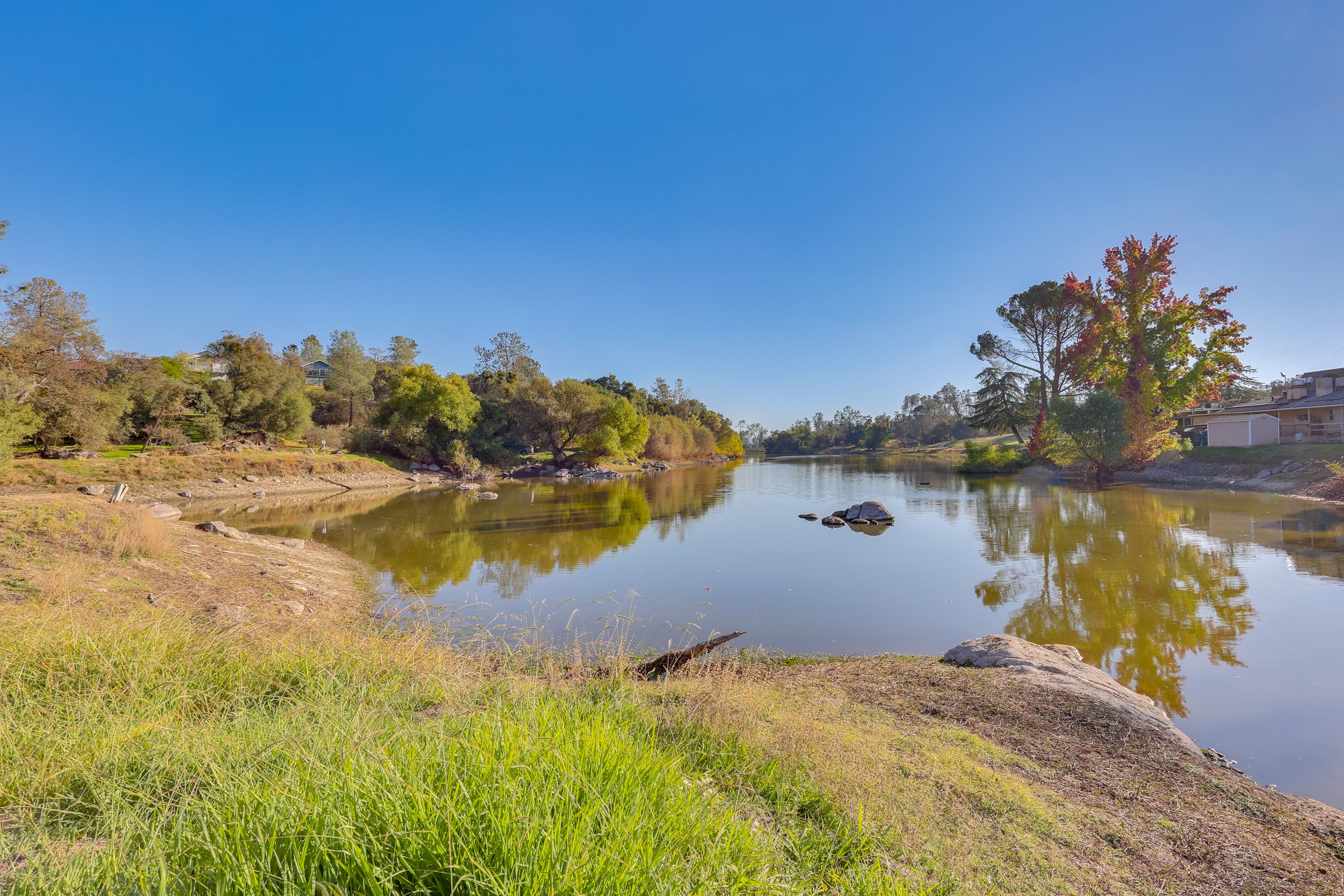 Yosemite Lakes Park | Community Amenities | Lake Access