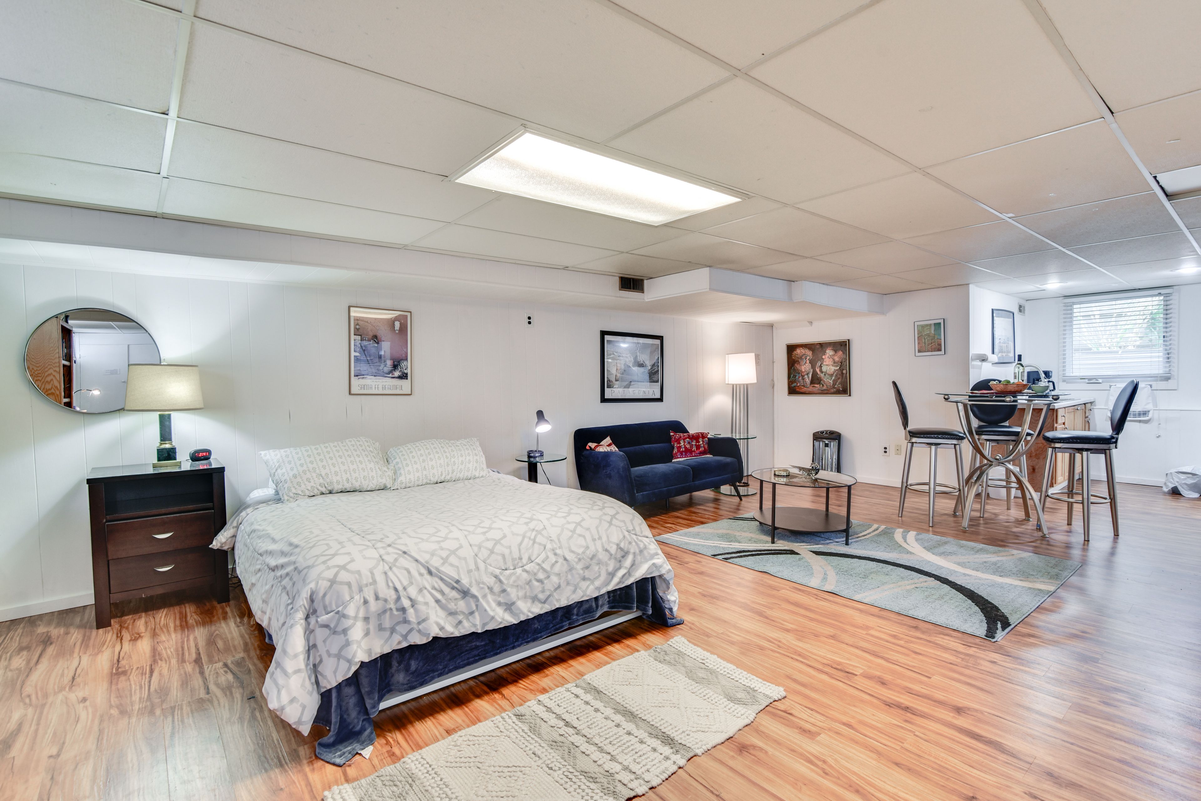 Studio | Queen Bed | Linens Provided