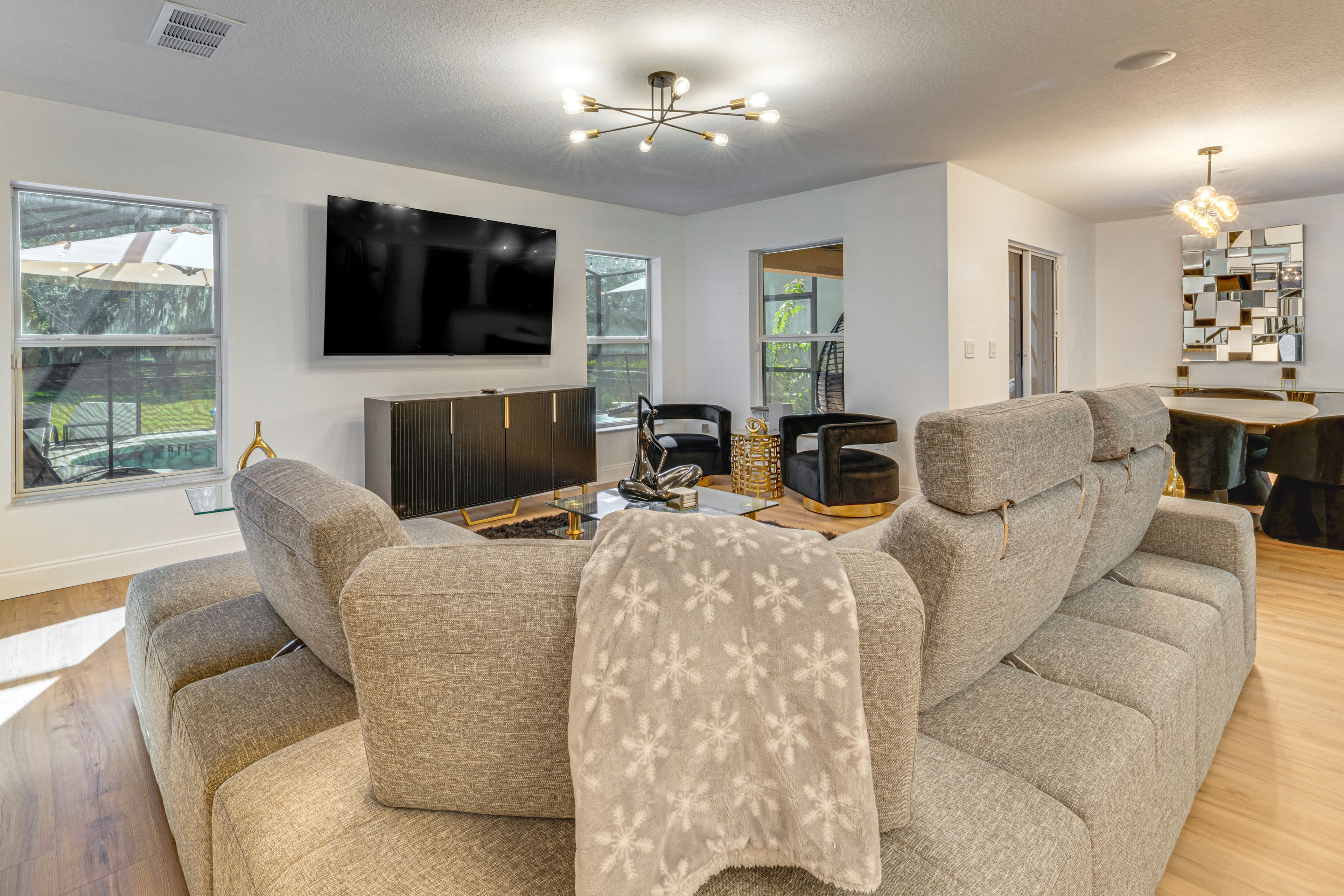 Living Room | 1st Floor | Smart TV