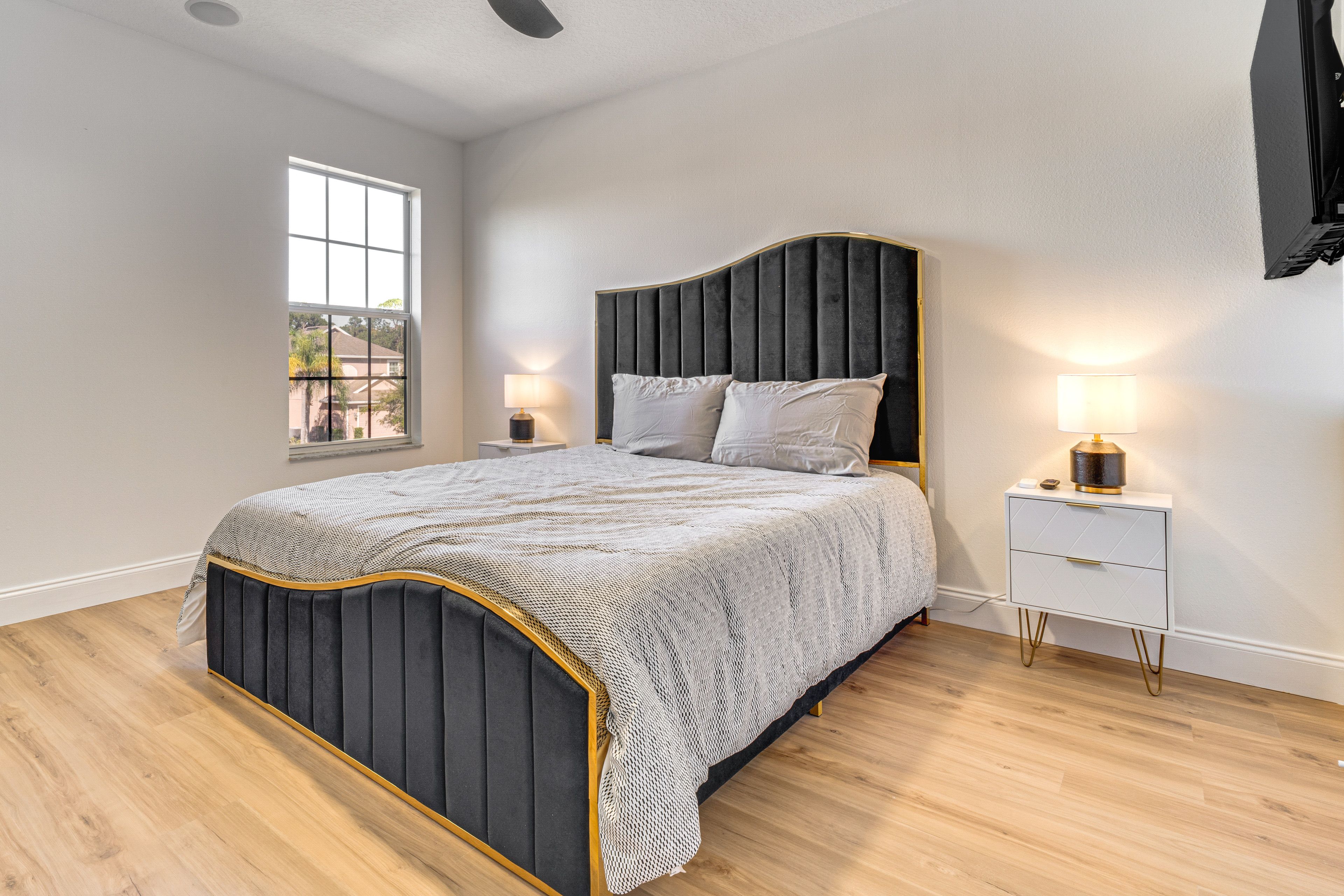 Bedroom 2 | 2nd Floor | Queen Bed | Smart TV