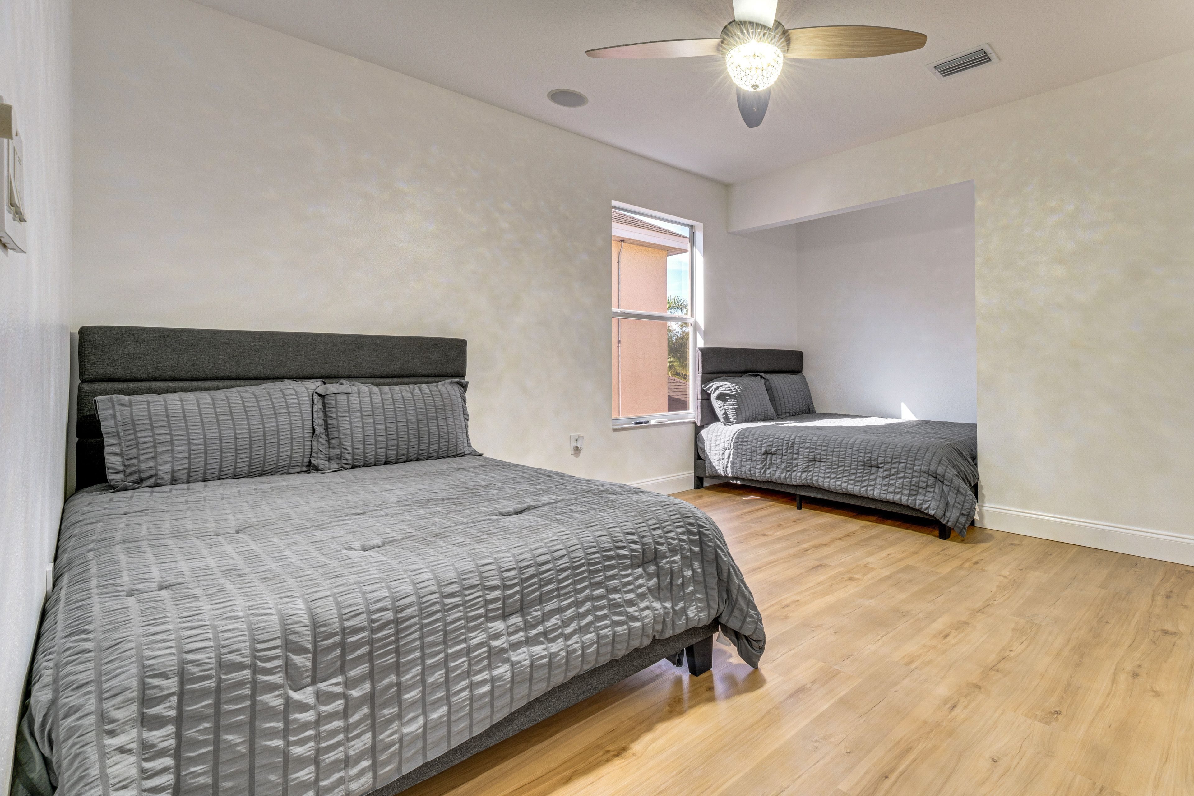 Bedroom 3 | 2nd Floor | 2 Full Beds | Smart TV