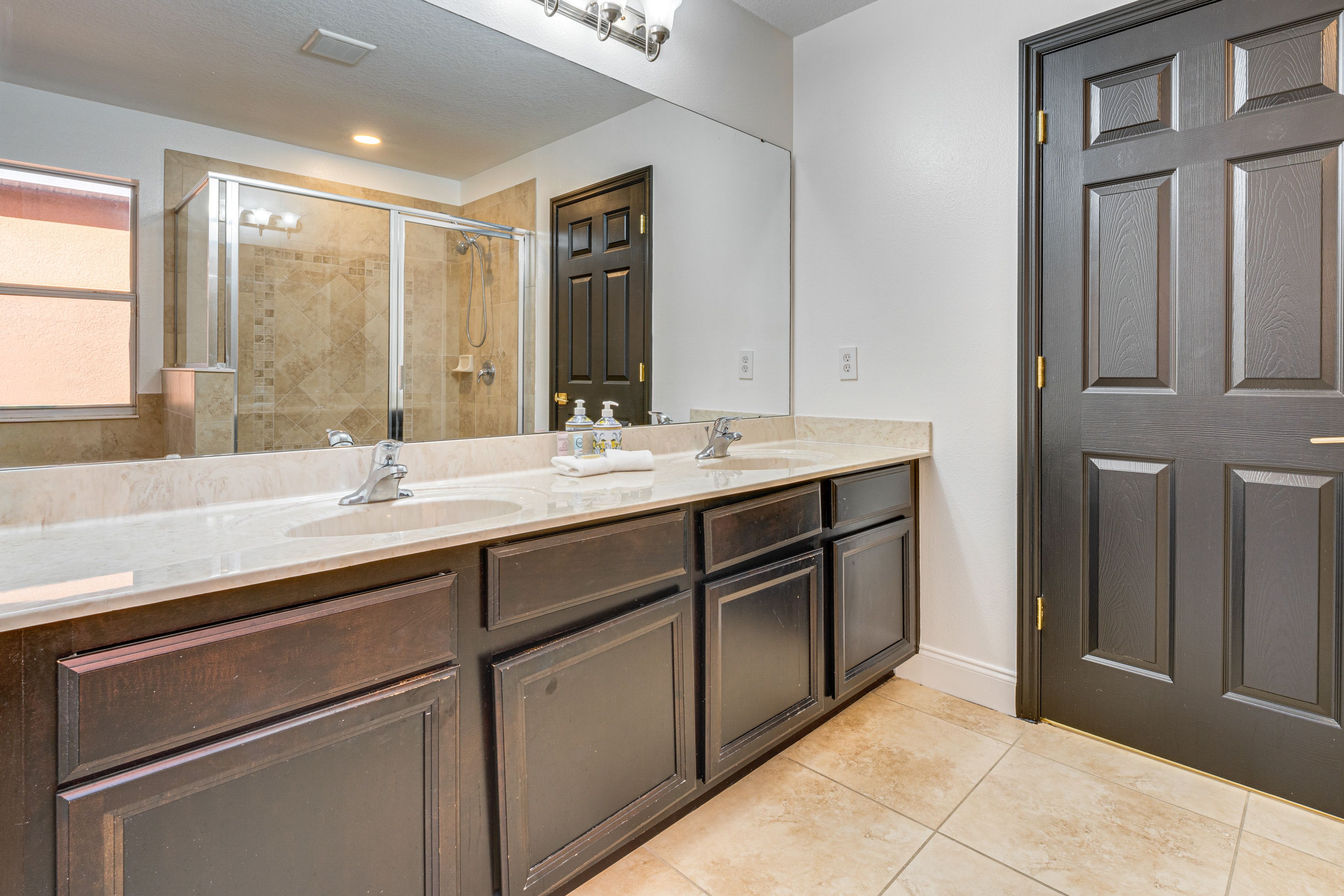 En-Suite Bathroom | 2nd Floor | Complimentary Toiletries | Hair Dryer