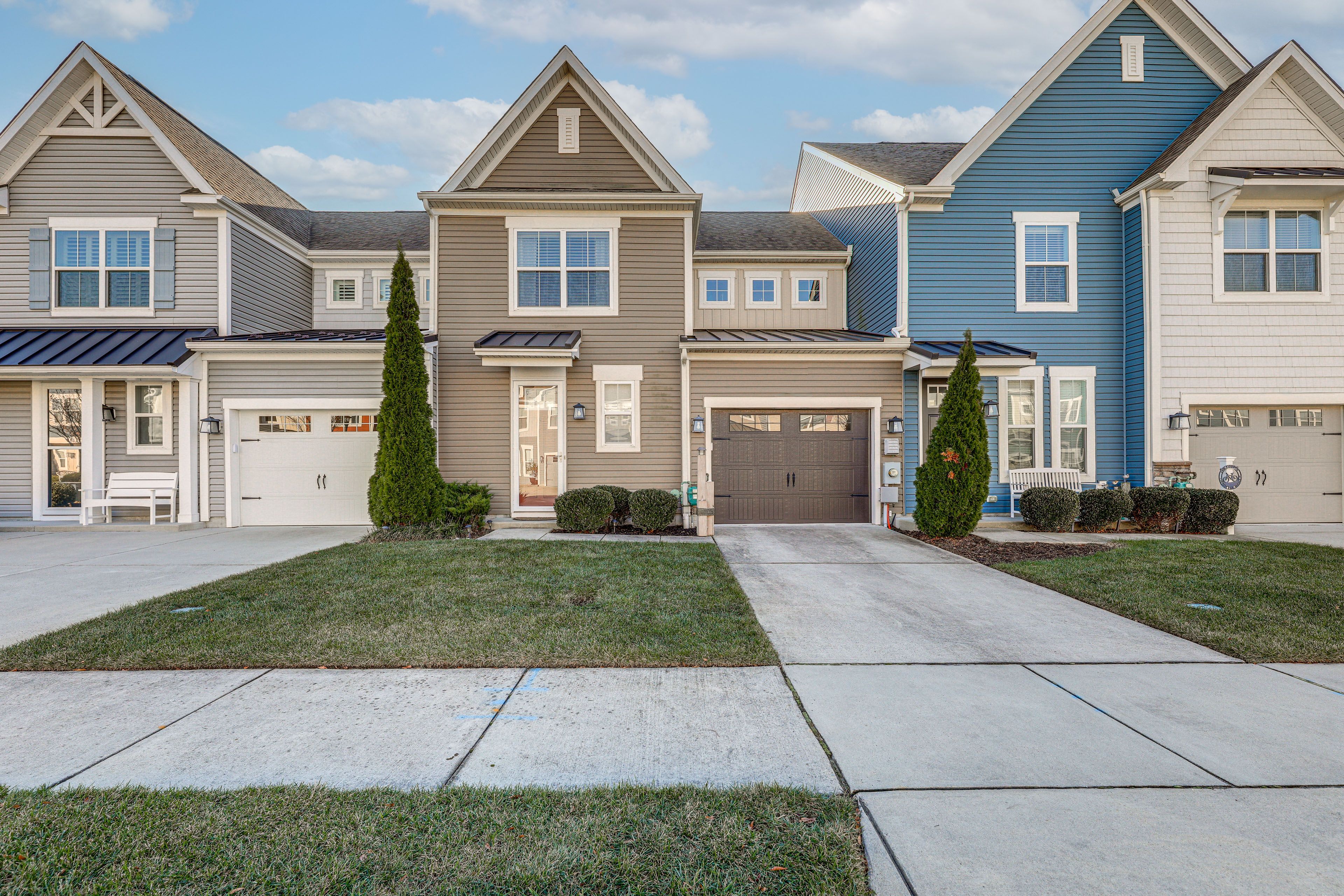 Parking | Garage (1 Vehicle) | Driveway (1 Vehicle) | Overflow Parking