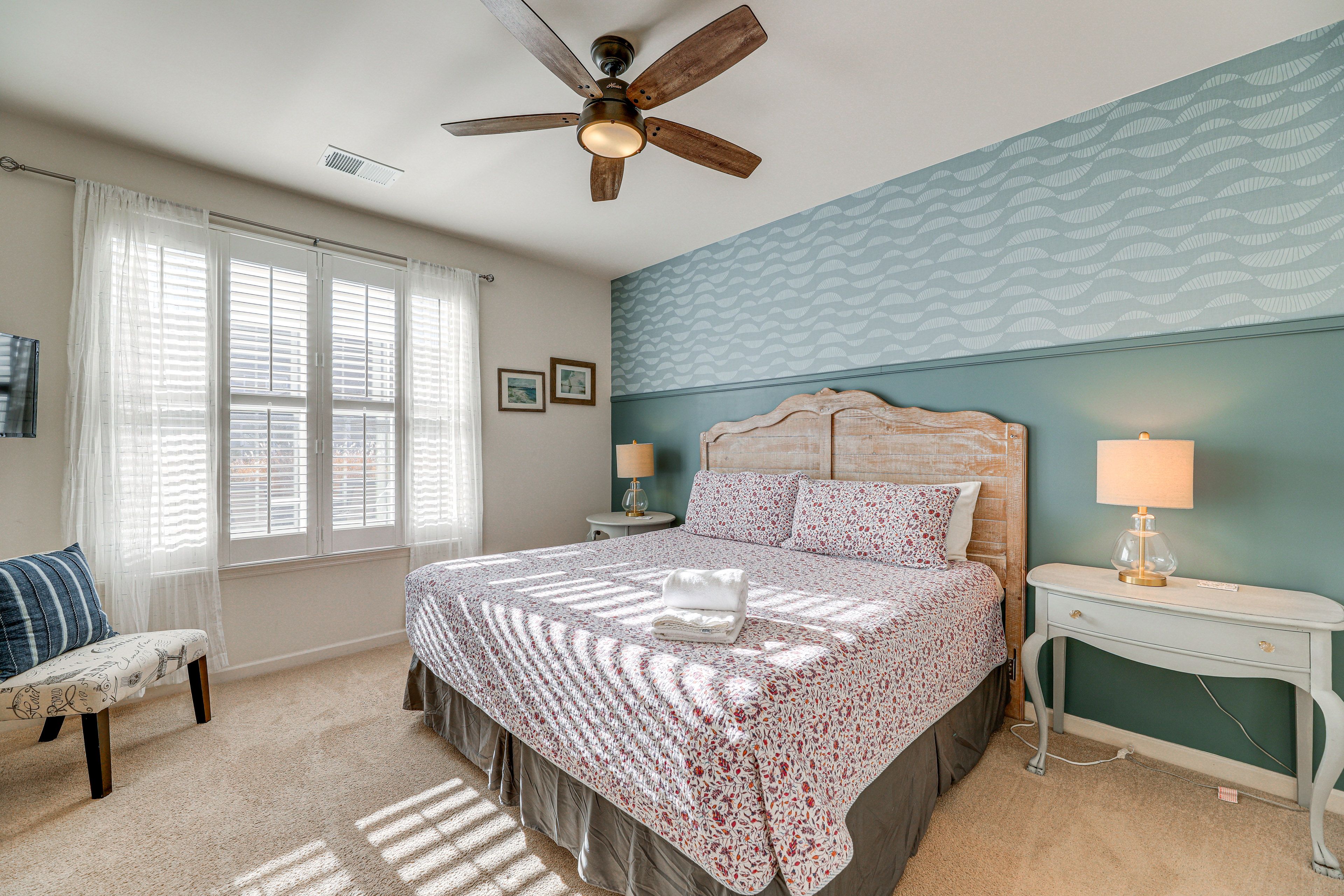 Bedroom 1 | King Bed | 1st Floor