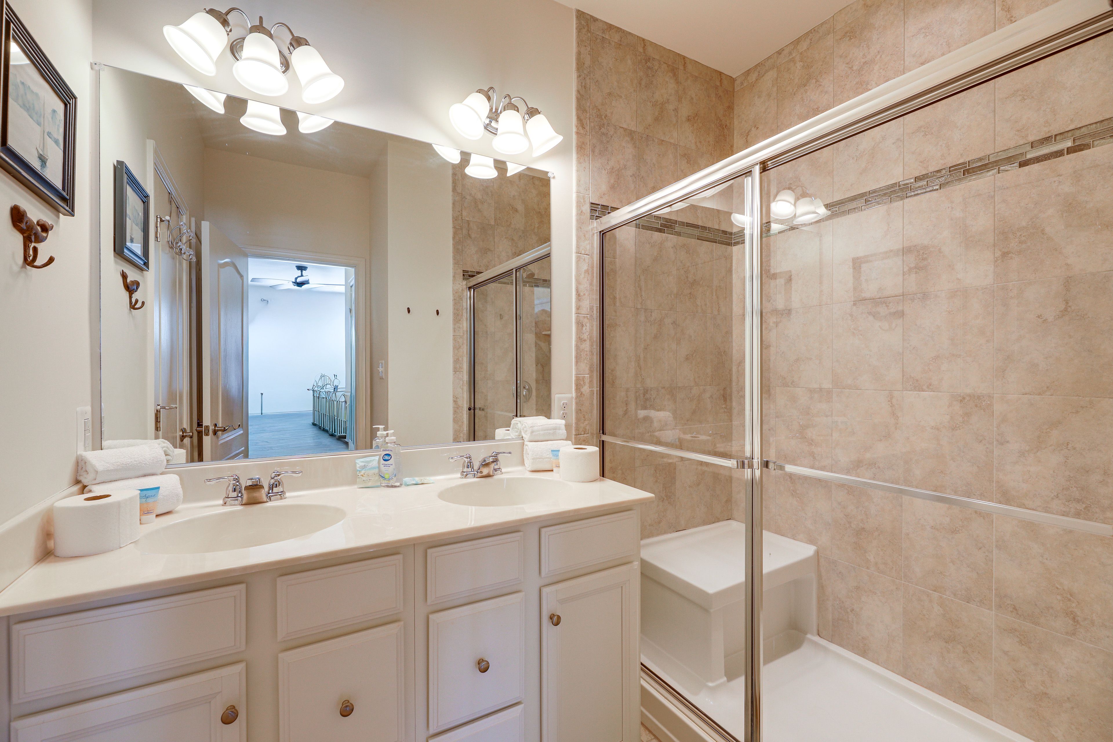 En-Suite Bathroom | 1st Floor