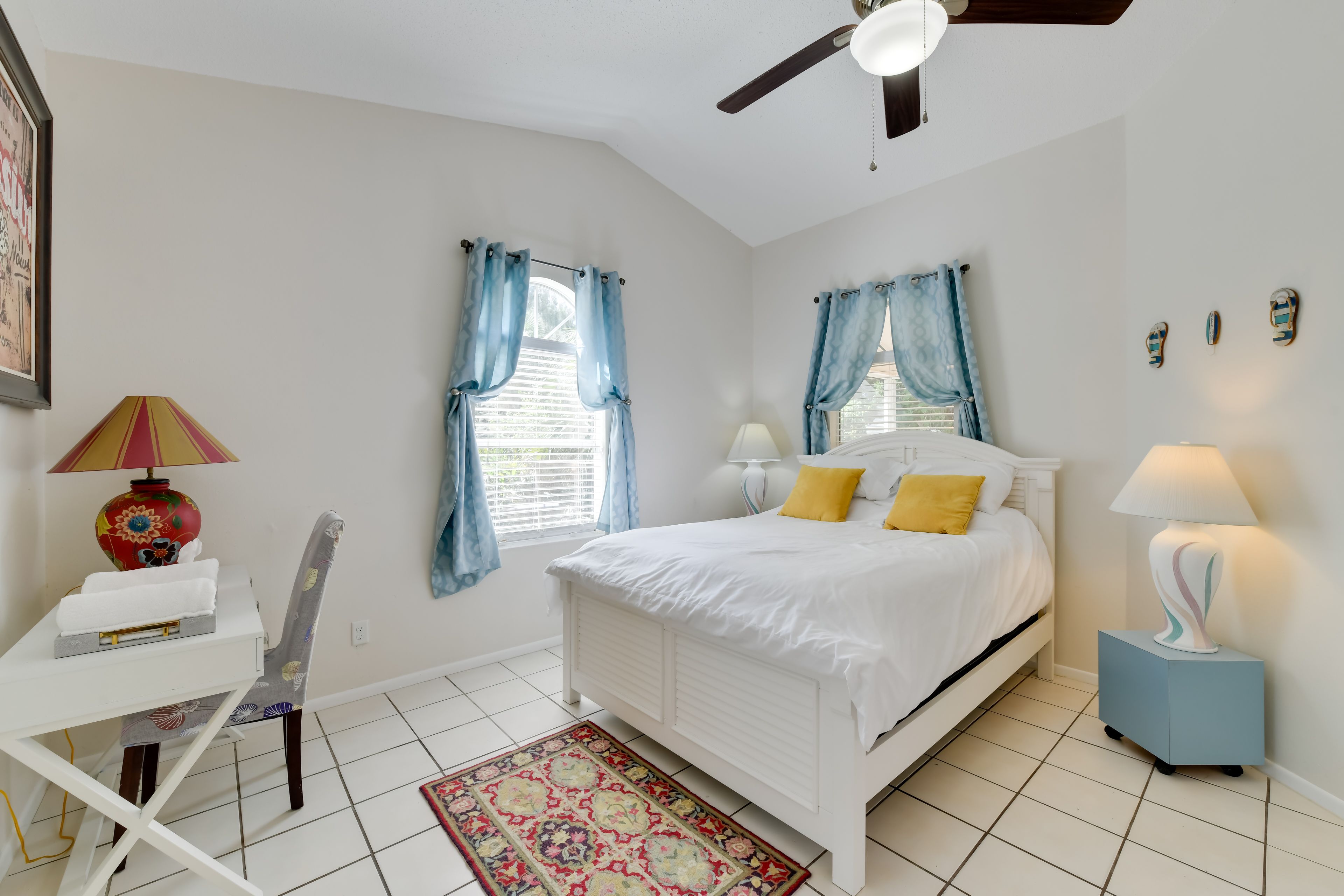Bedroom | Queen Bed | Smart TV | Walk-In Closet | Linens Provided