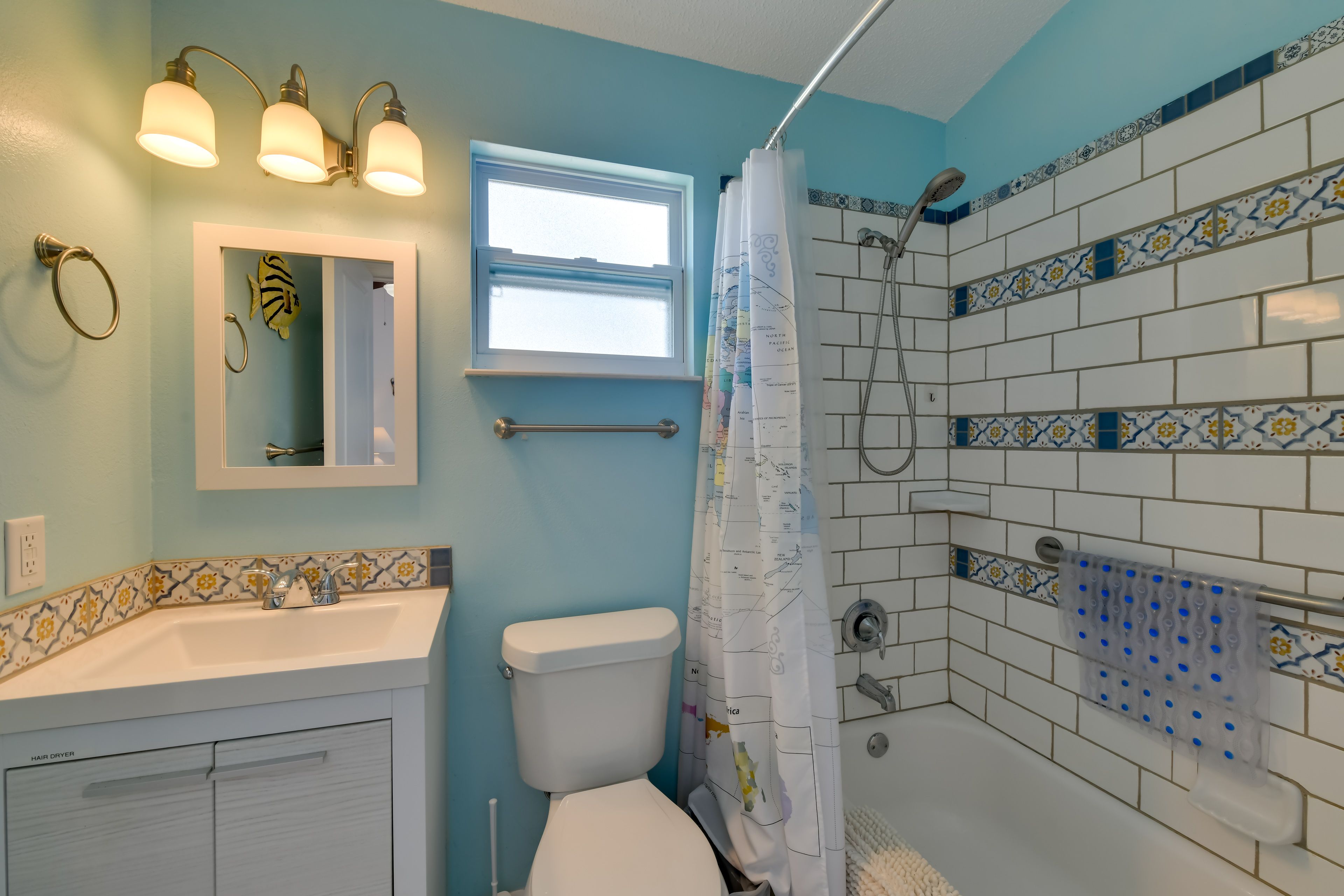 En-Suite Bathroom | Towels Provided | Complimentary Toiletries | Hair Dryer