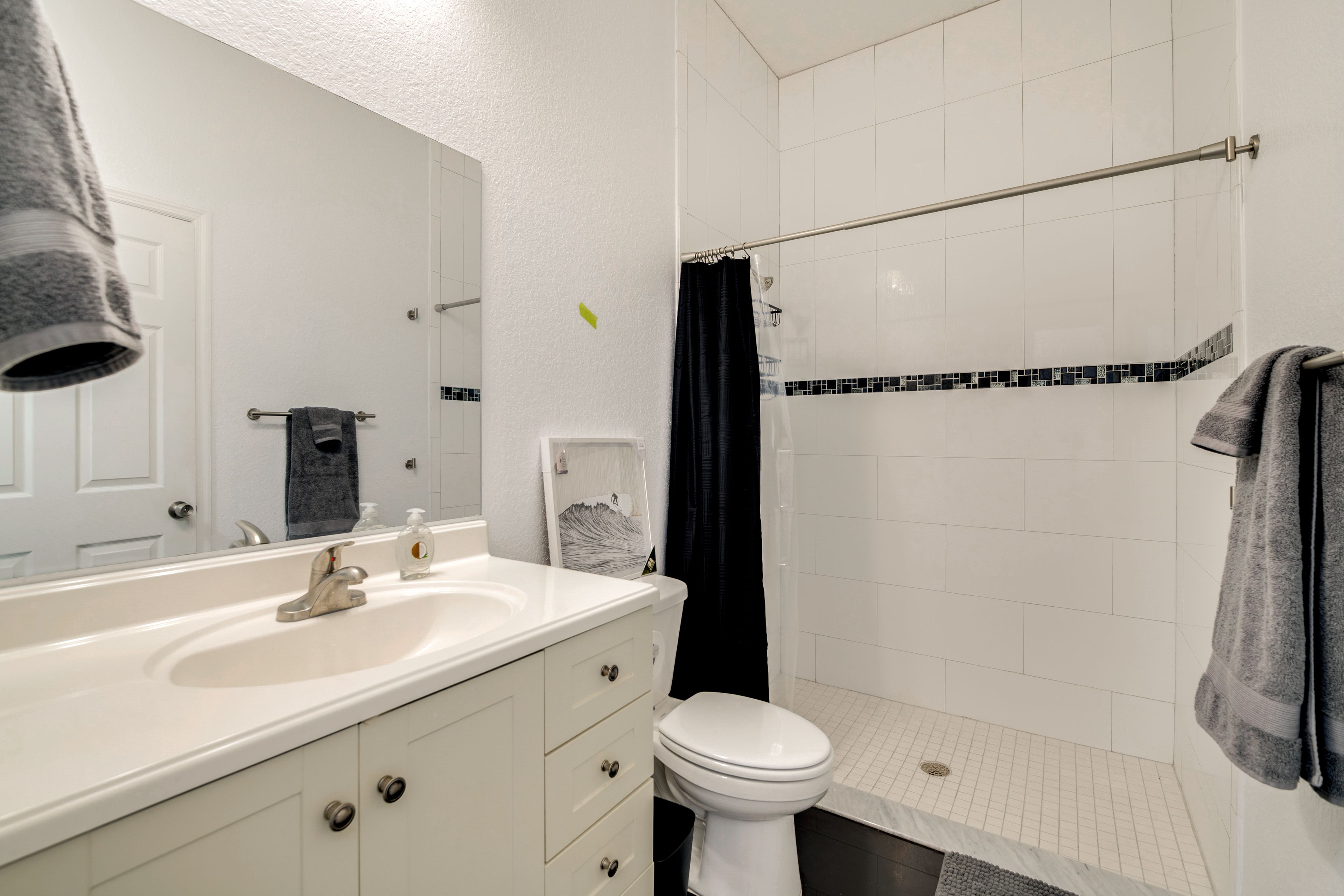 Full Bath | 2nd Floor