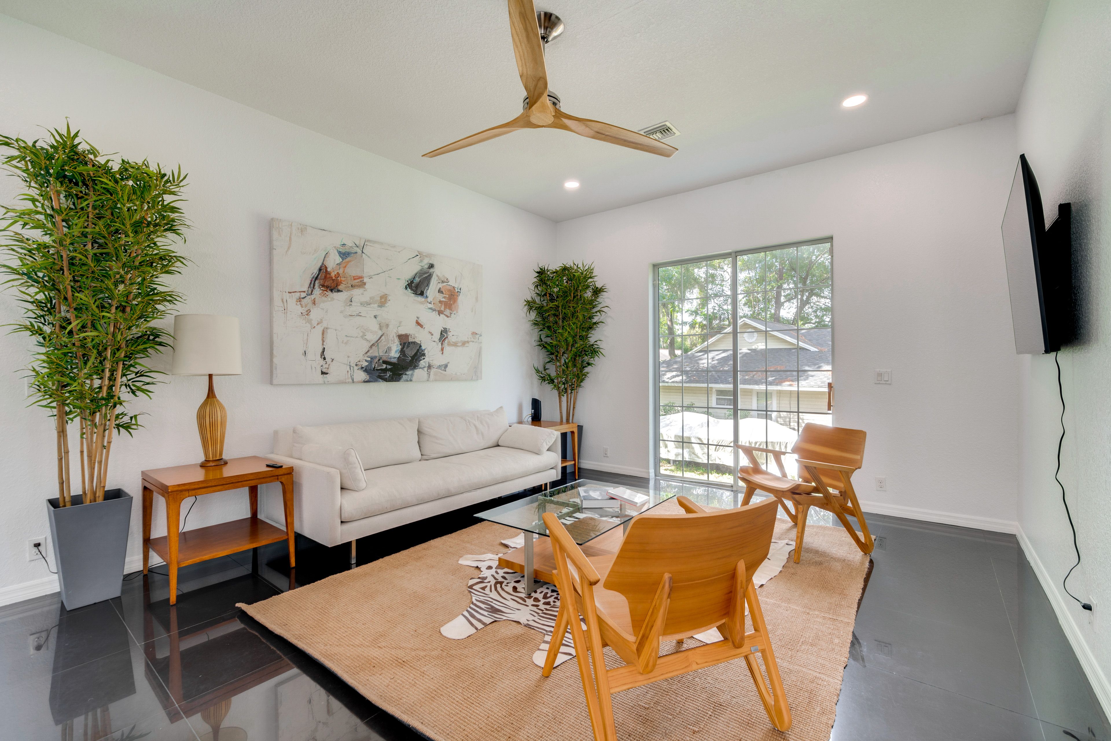 Living Room | Smart TV | Free WiFi | 1st Floor