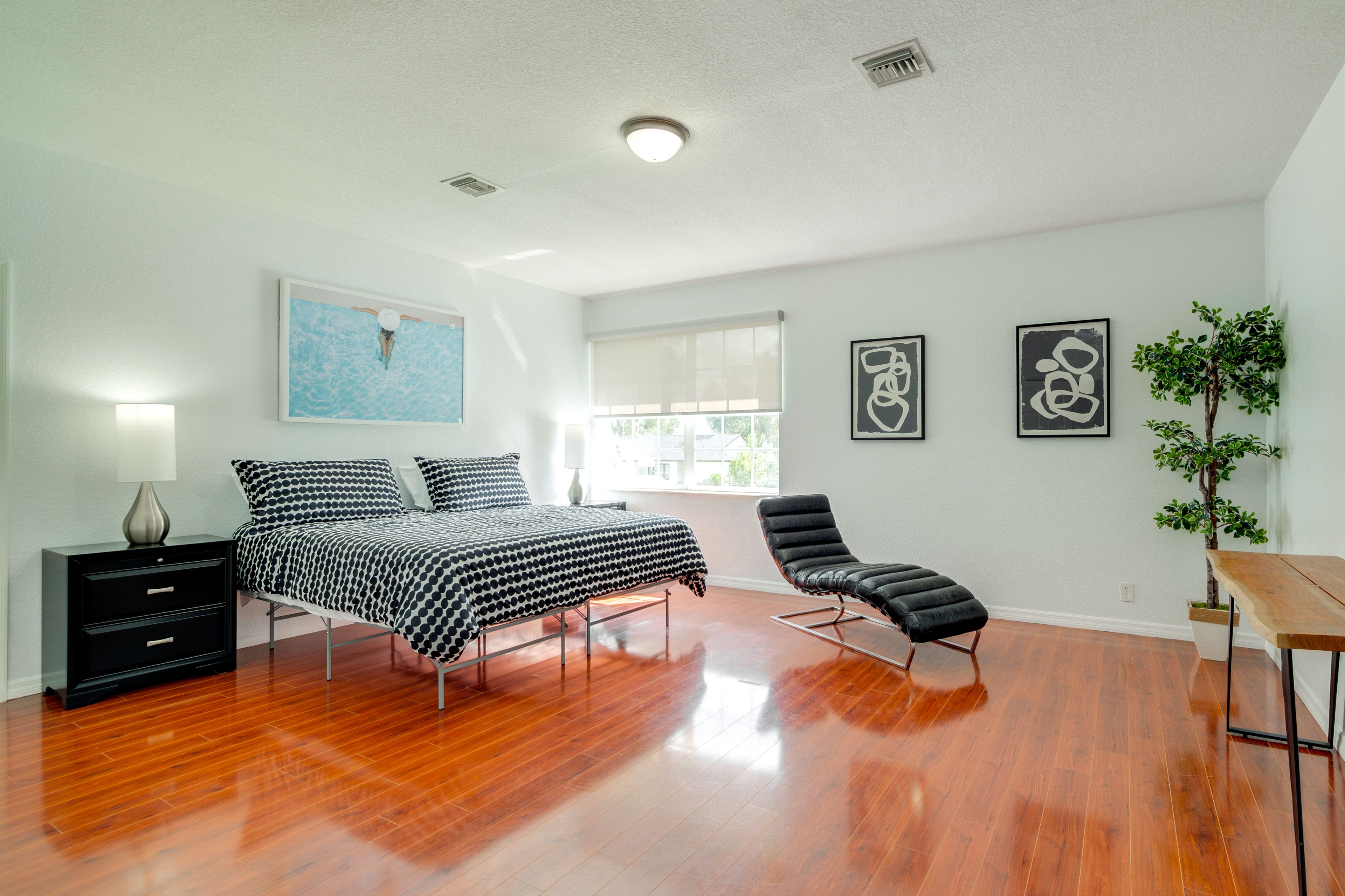Bedroom 1 | King Bed | Linens | 2nd Floor