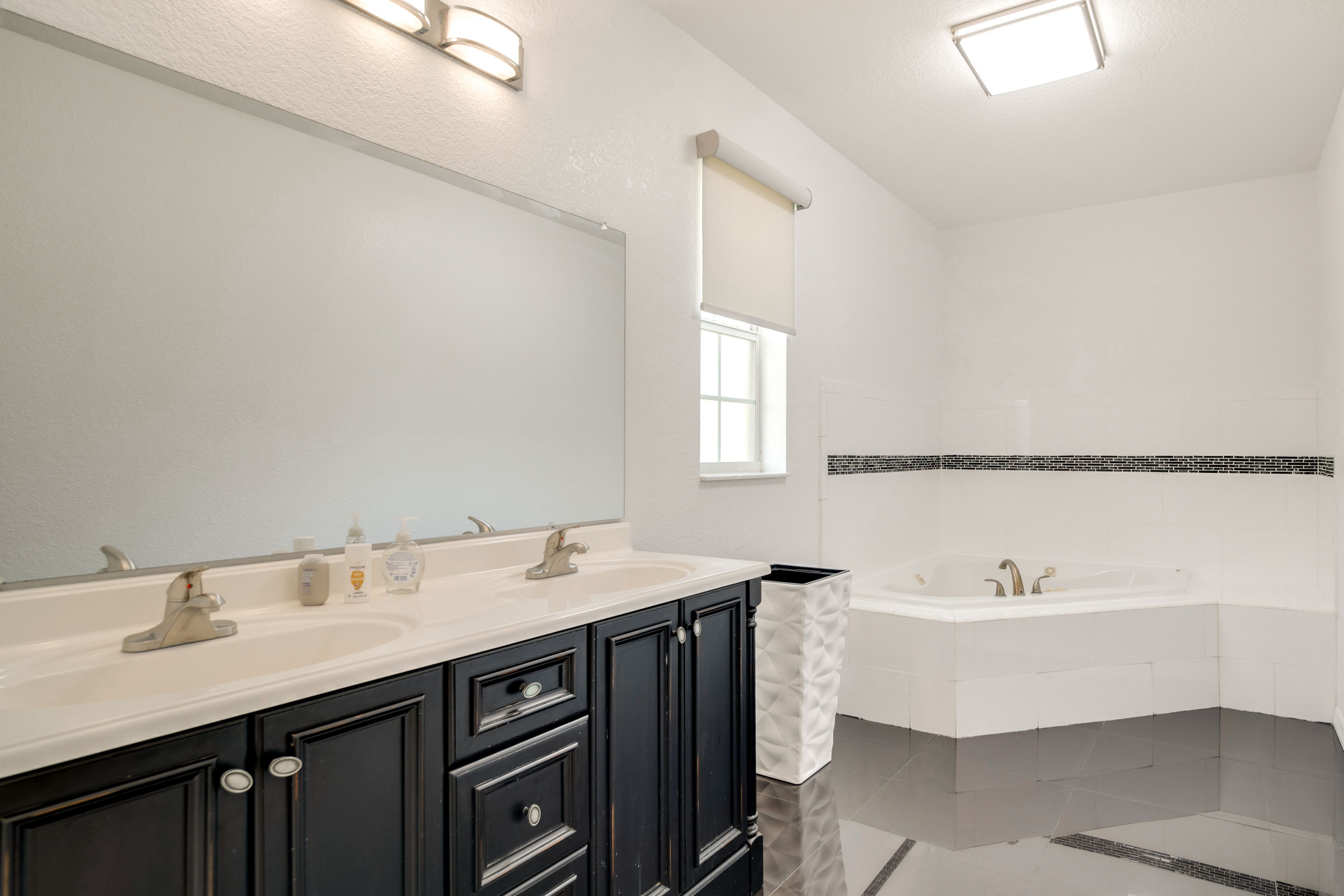 Full Bath | Towels | Hair Dryer | 2nd Floor