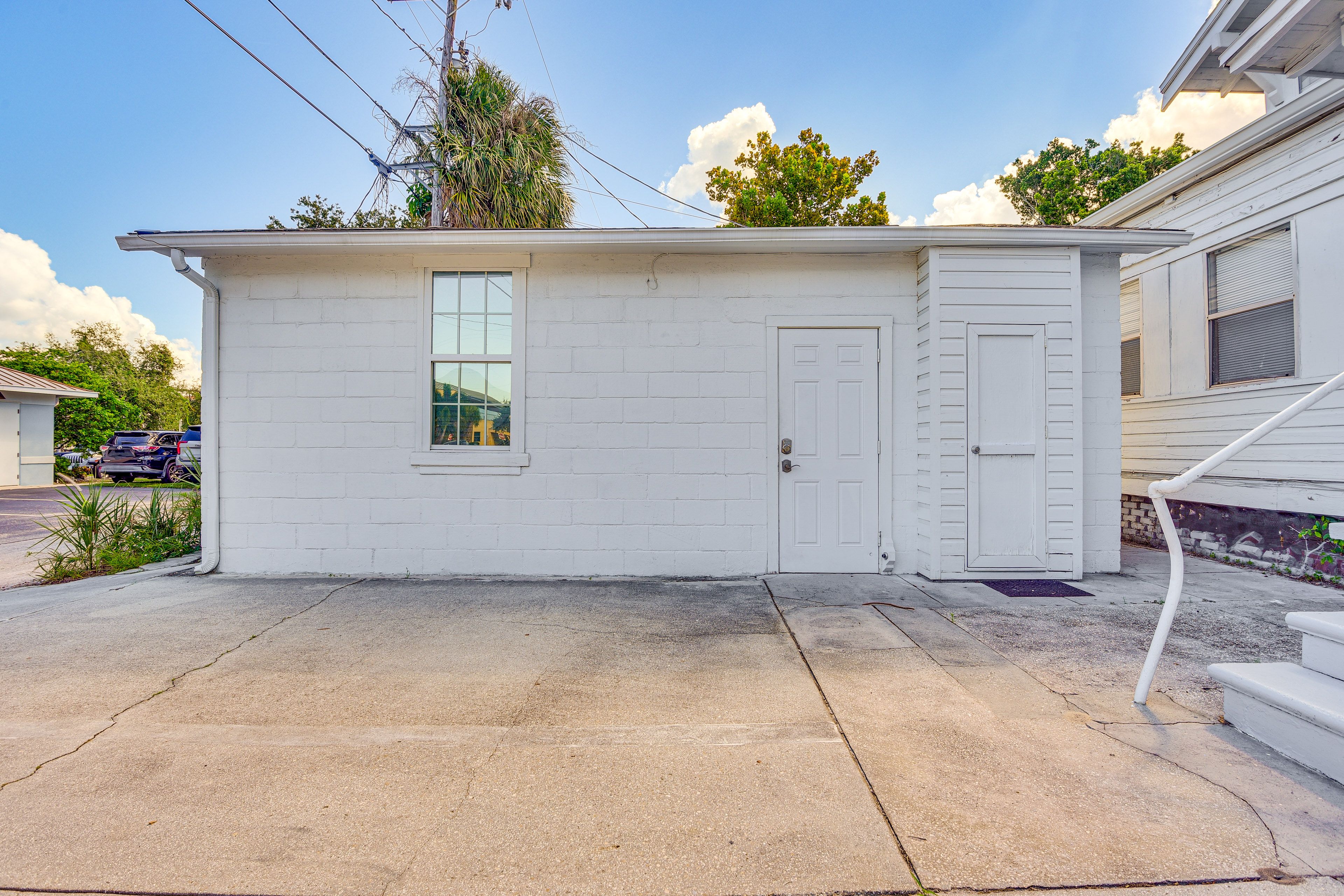 Property Exterior | Single-Story Studio