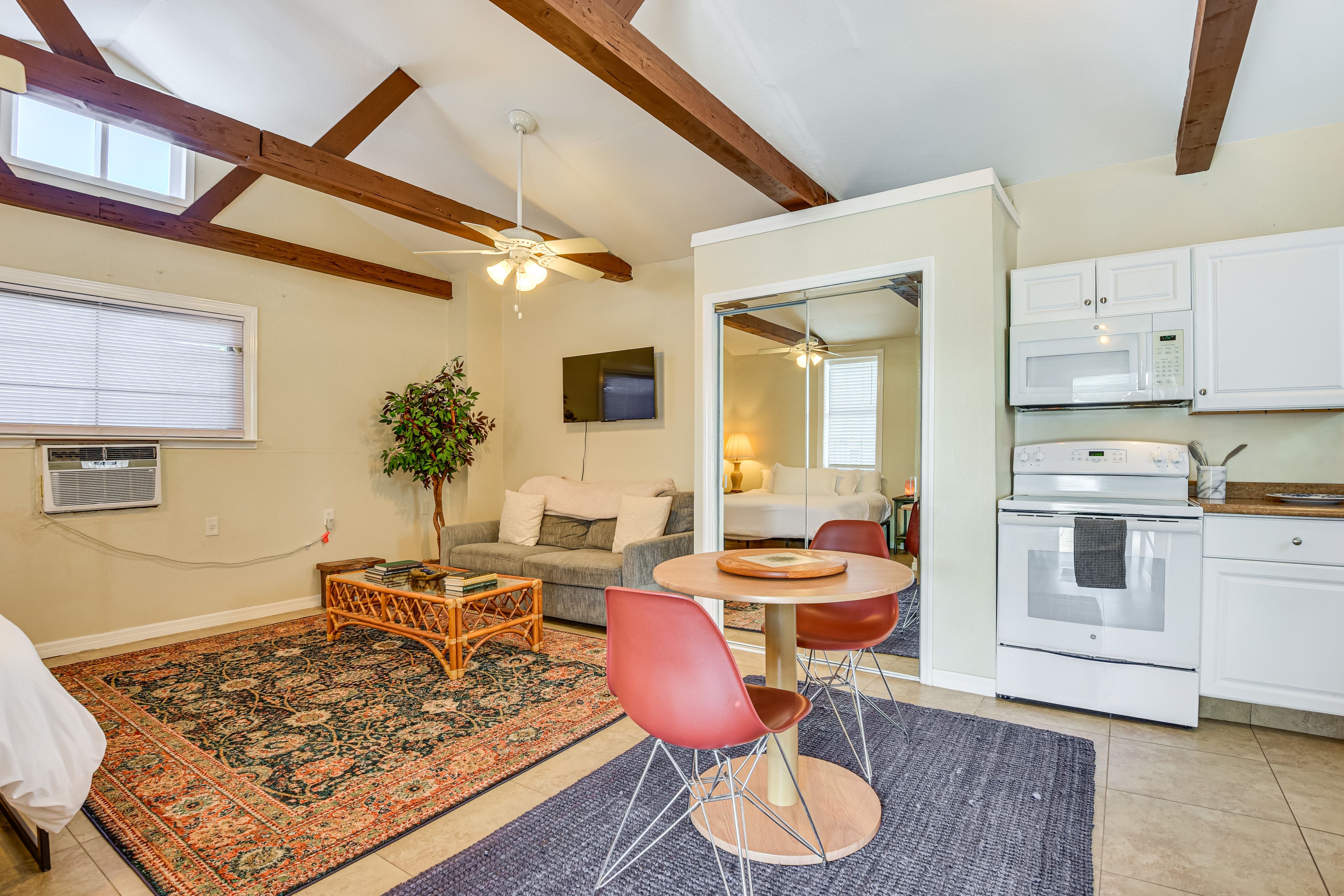 Studio | King Bed | Full Sleeper Sofa | Free WiFi