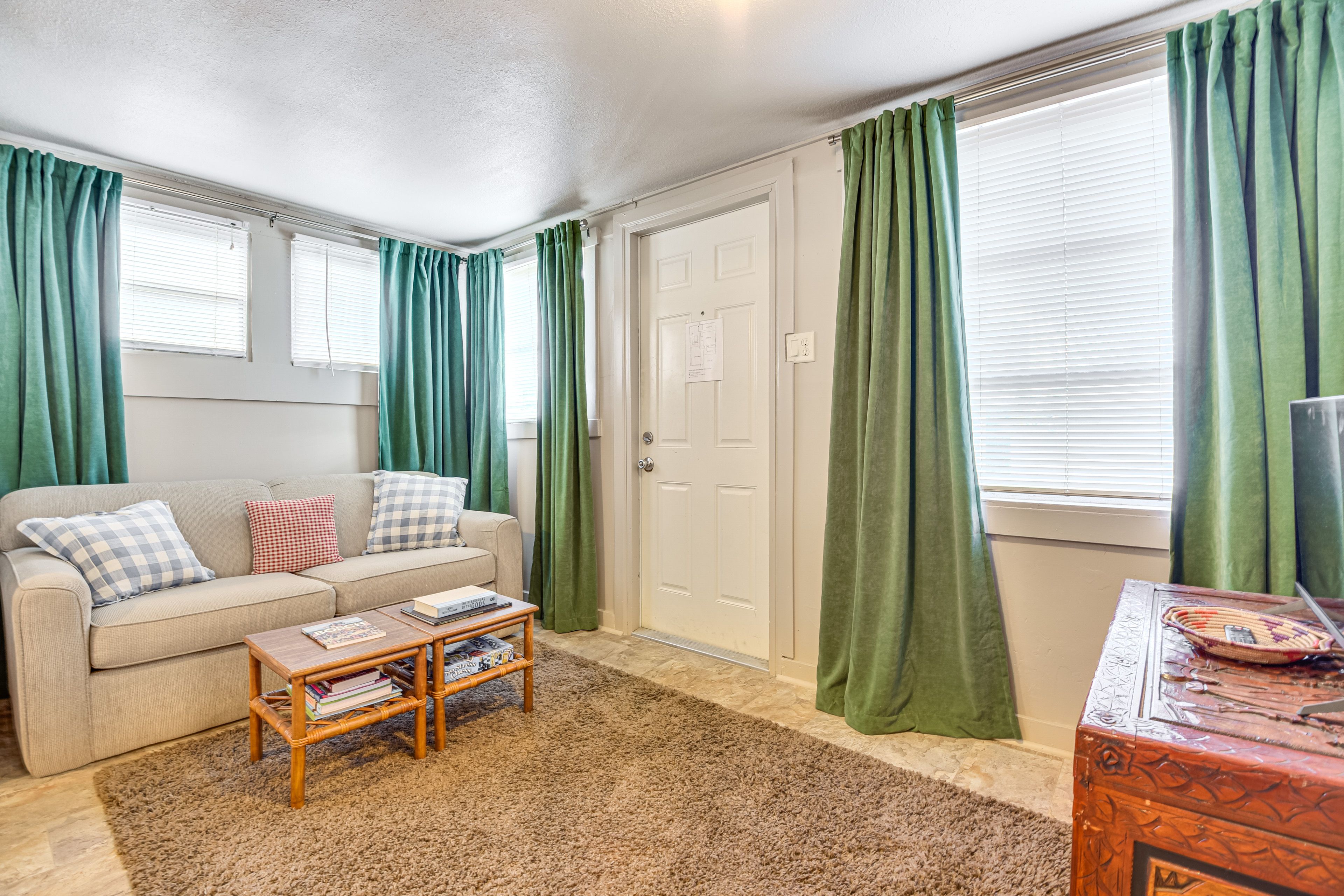 Seating Area | Twin Sleeper Sofa | Smart TV