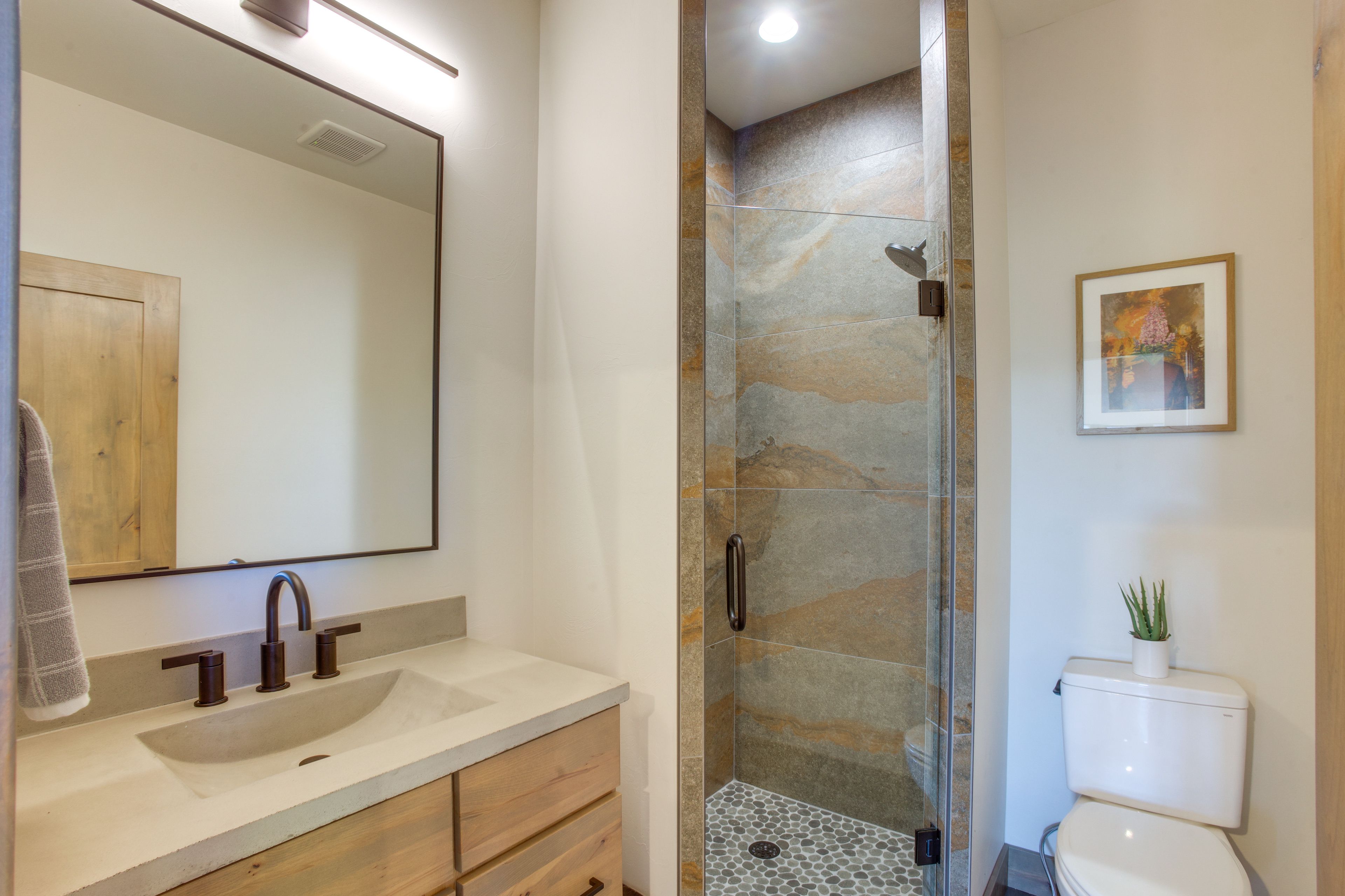 Full Bathroom | 2nd Floor | Hair Dryer
